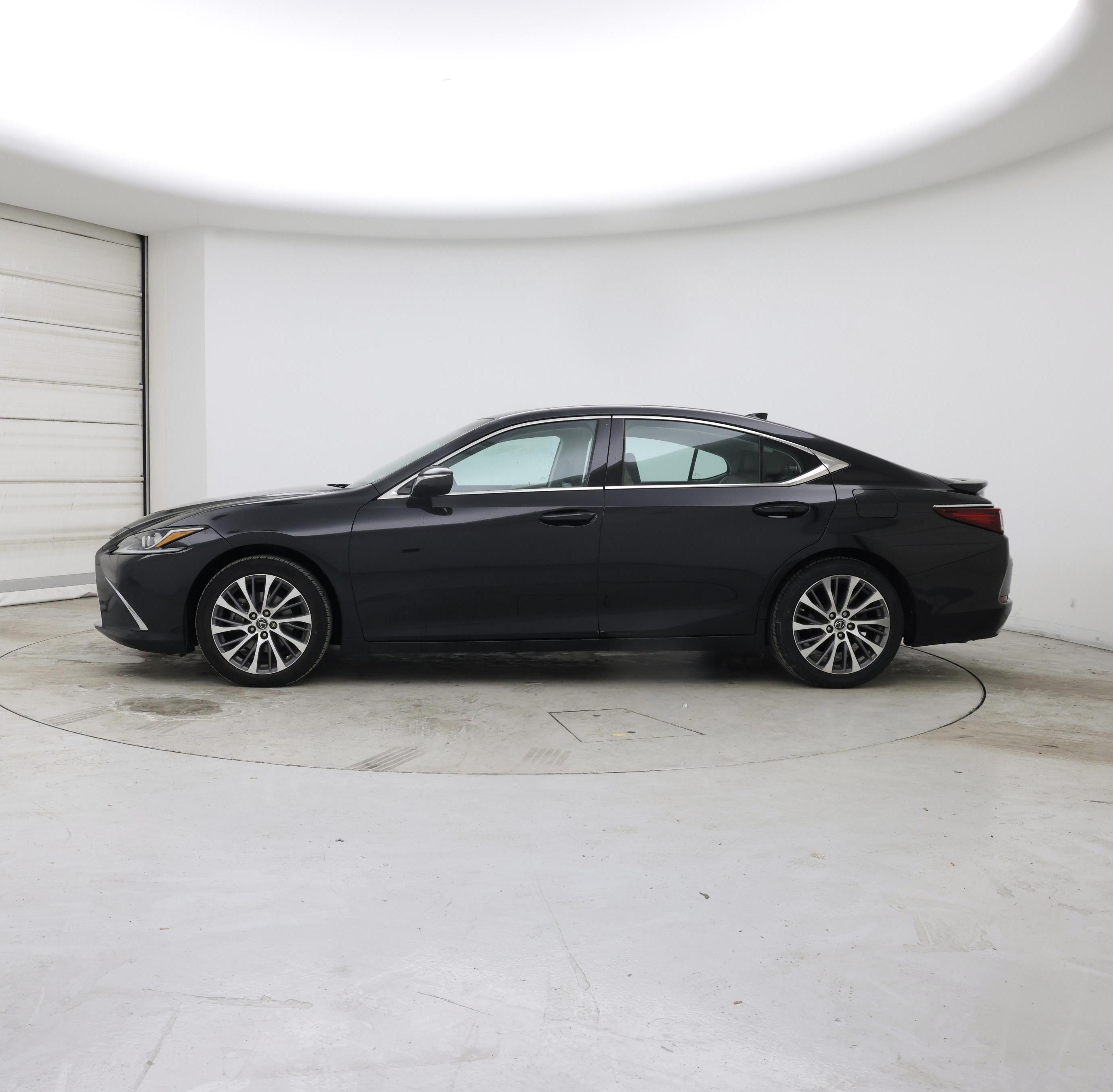 Thumbnail: 2021 Lexus ES - 3