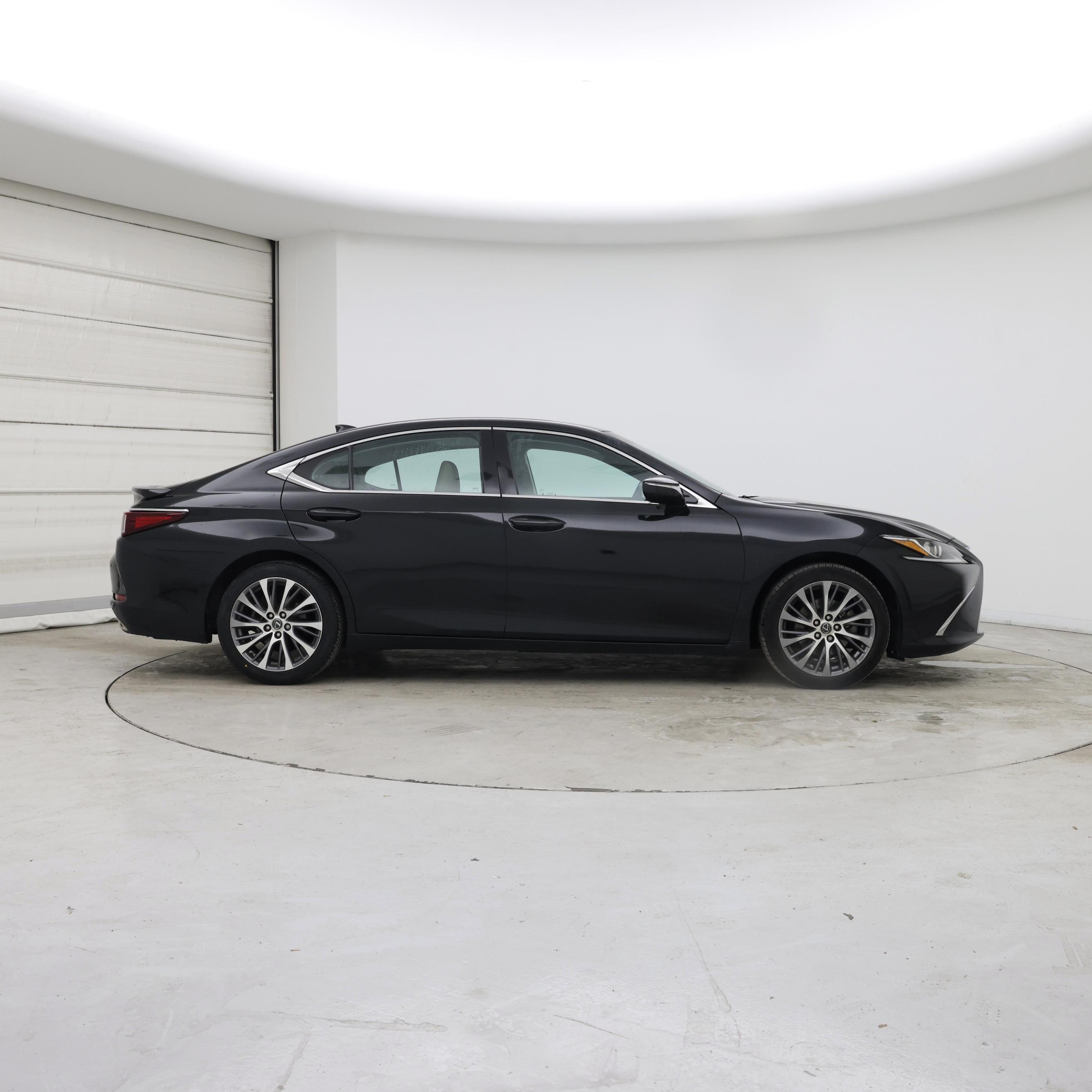 Thumbnail: 2021 Lexus ES - 7