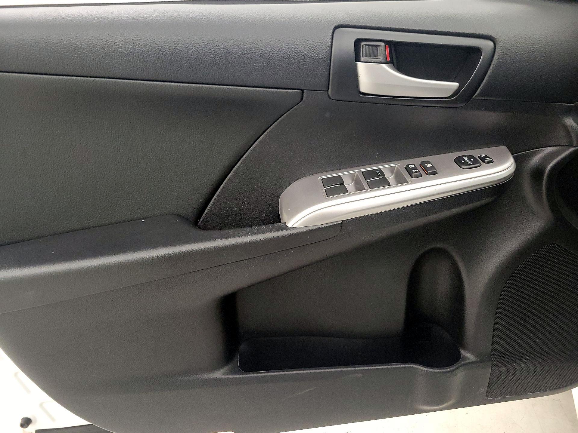 Thumbnail: 2014 Toyota Camry - 12