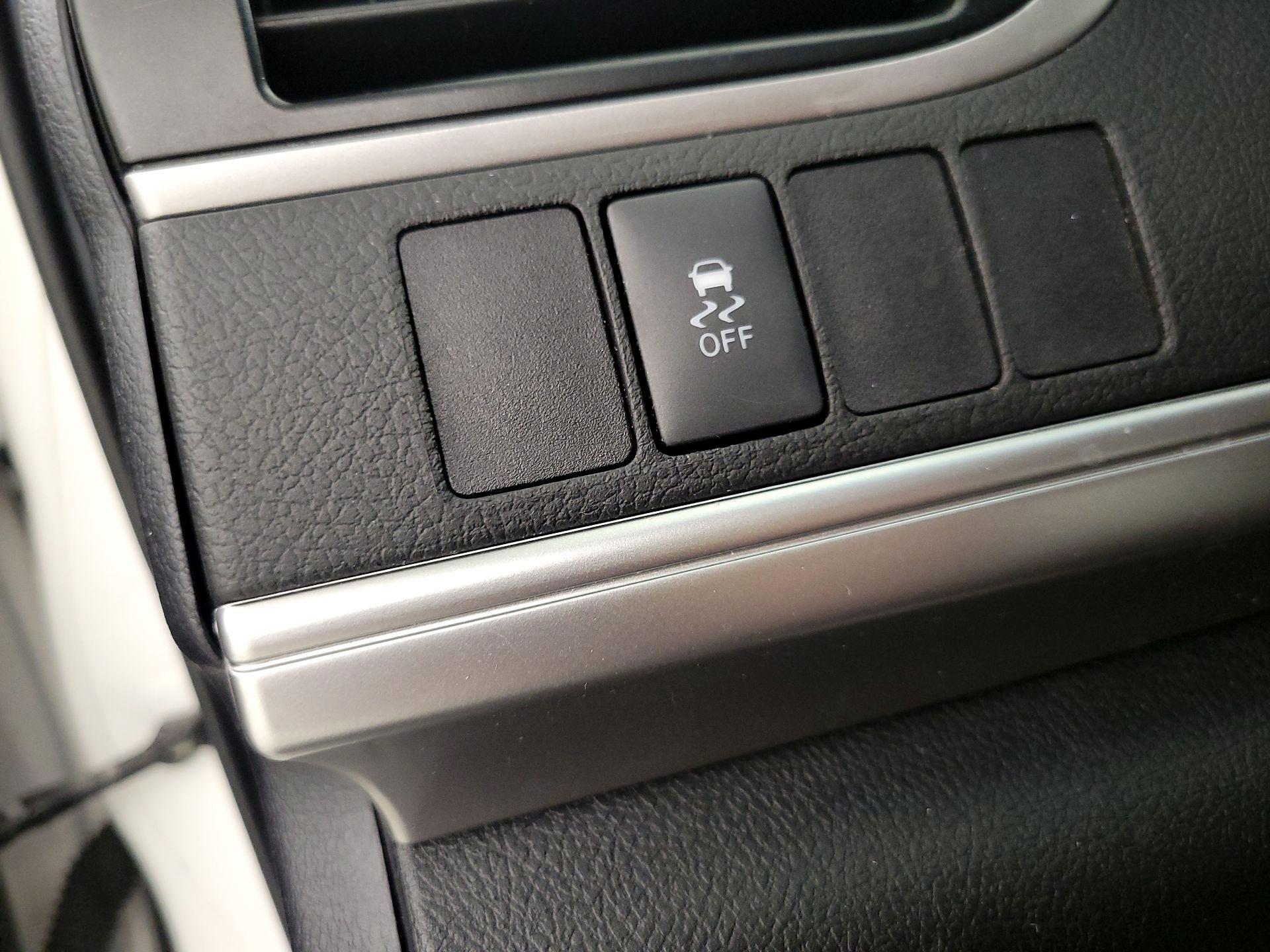 Thumbnail: 2014 Toyota Camry - 13