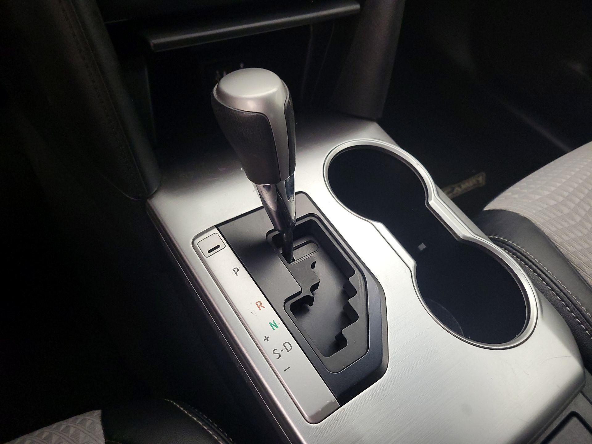 Thumbnail: 2014 Toyota Camry - 17