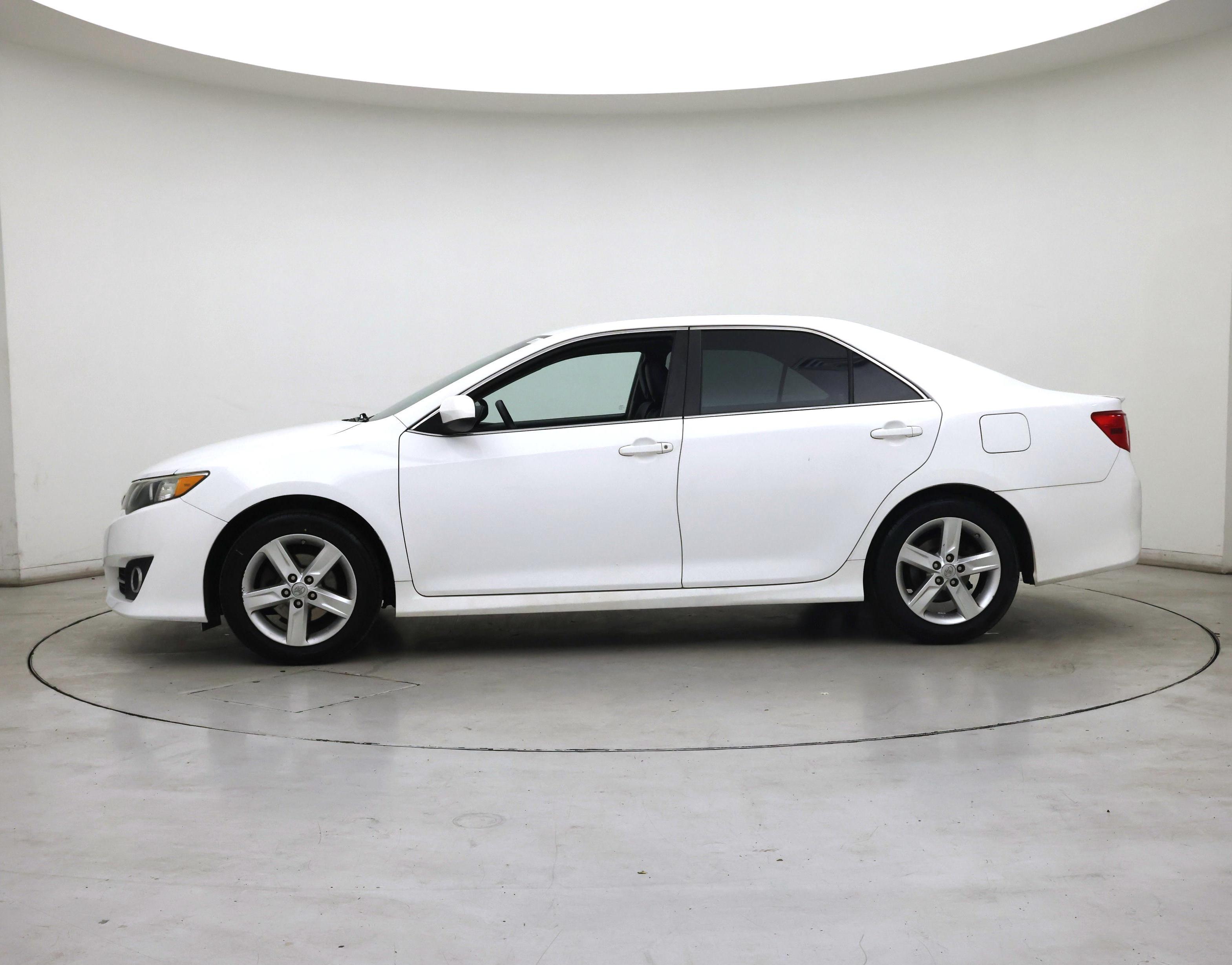 Thumbnail: 2014 Toyota Camry - 3