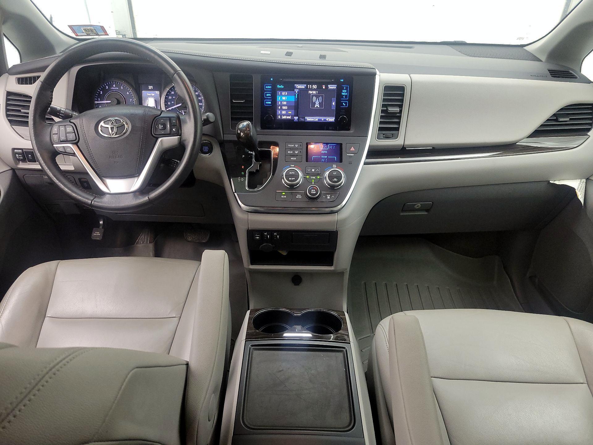 Thumbnail: 2015 Toyota Sienna - 9