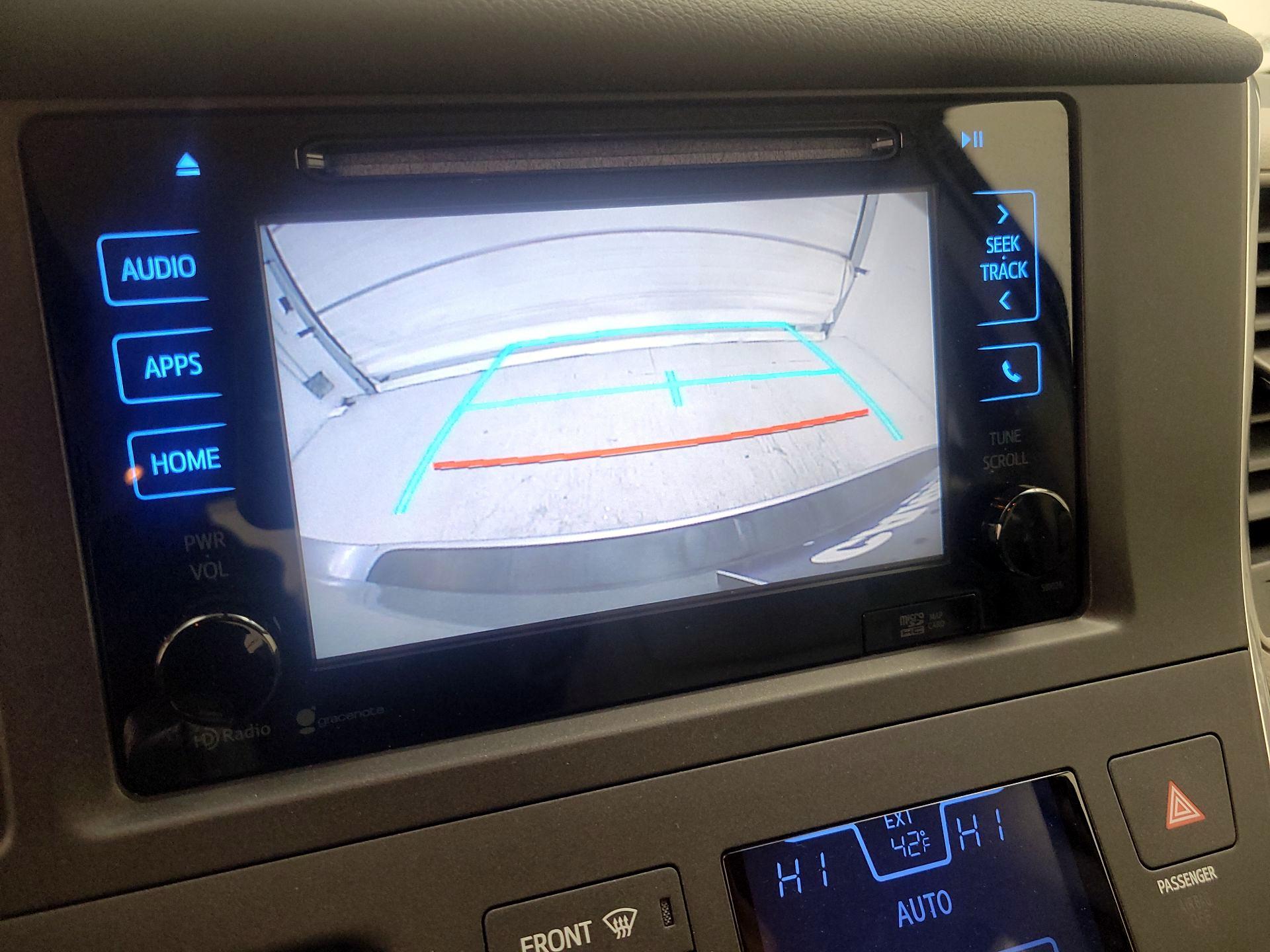 Thumbnail: 2015 Toyota Sienna - 14