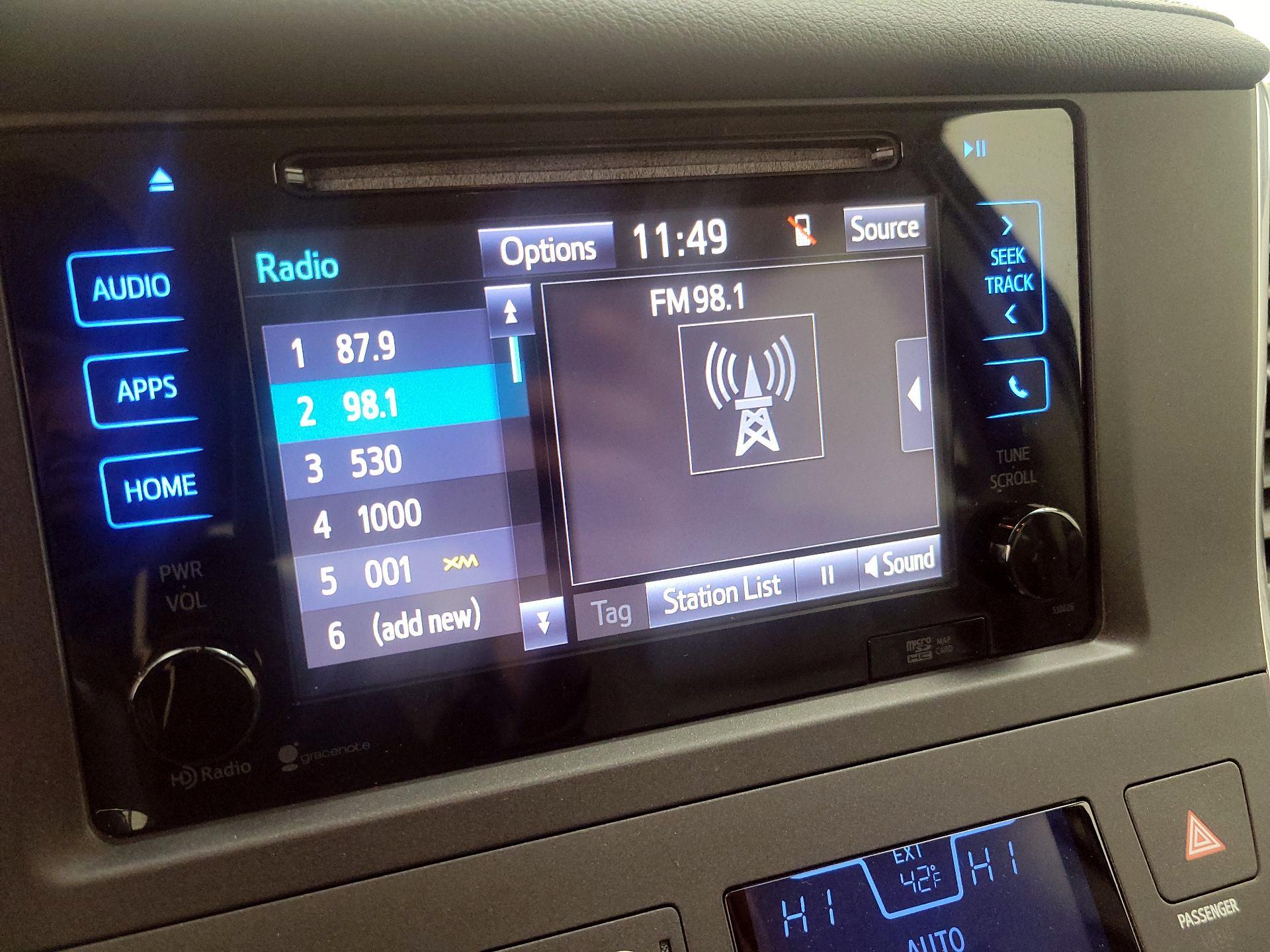 Thumbnail: 2015 Toyota Sienna - 15