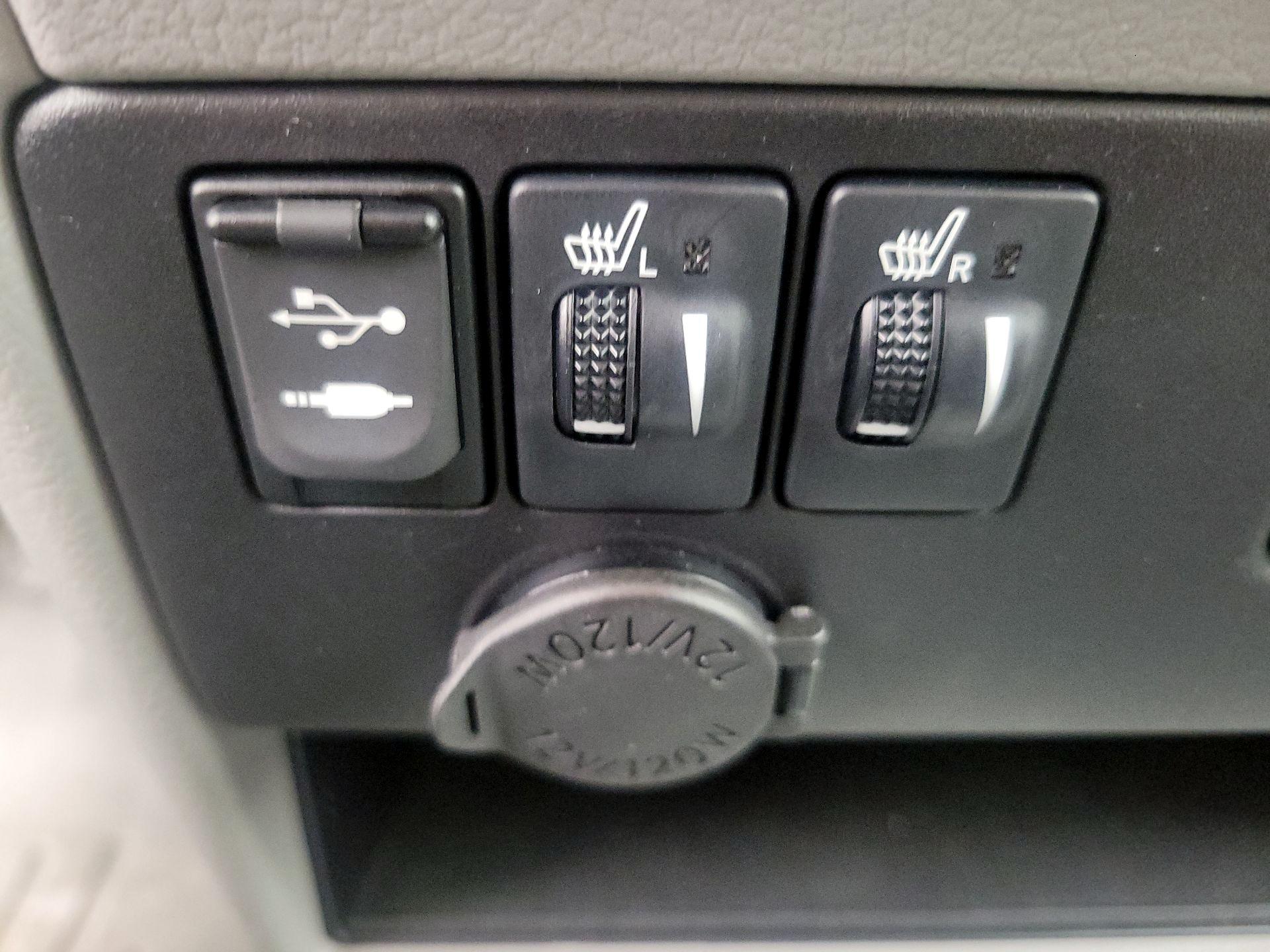 Thumbnail: 2015 Toyota Sienna - 18