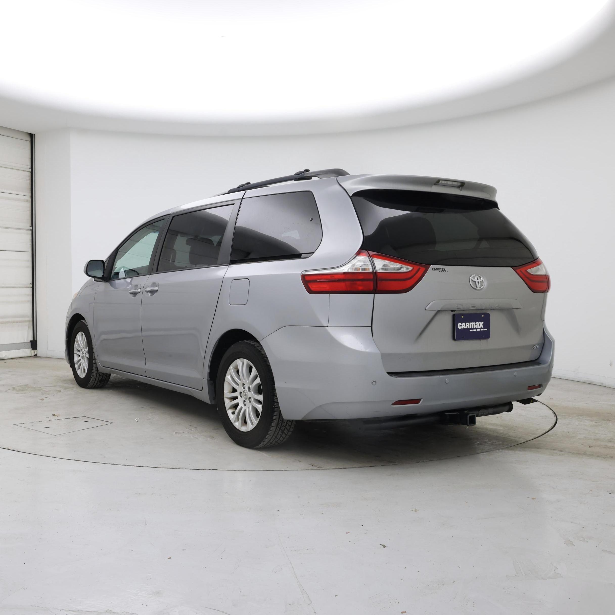 Thumbnail: 2015 Toyota Sienna - 2