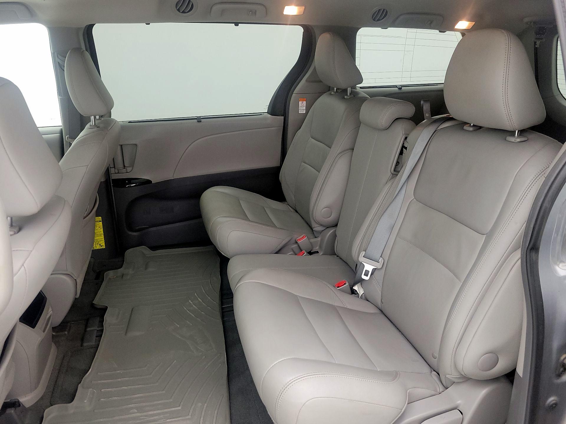 Thumbnail: 2015 Toyota Sienna - 20