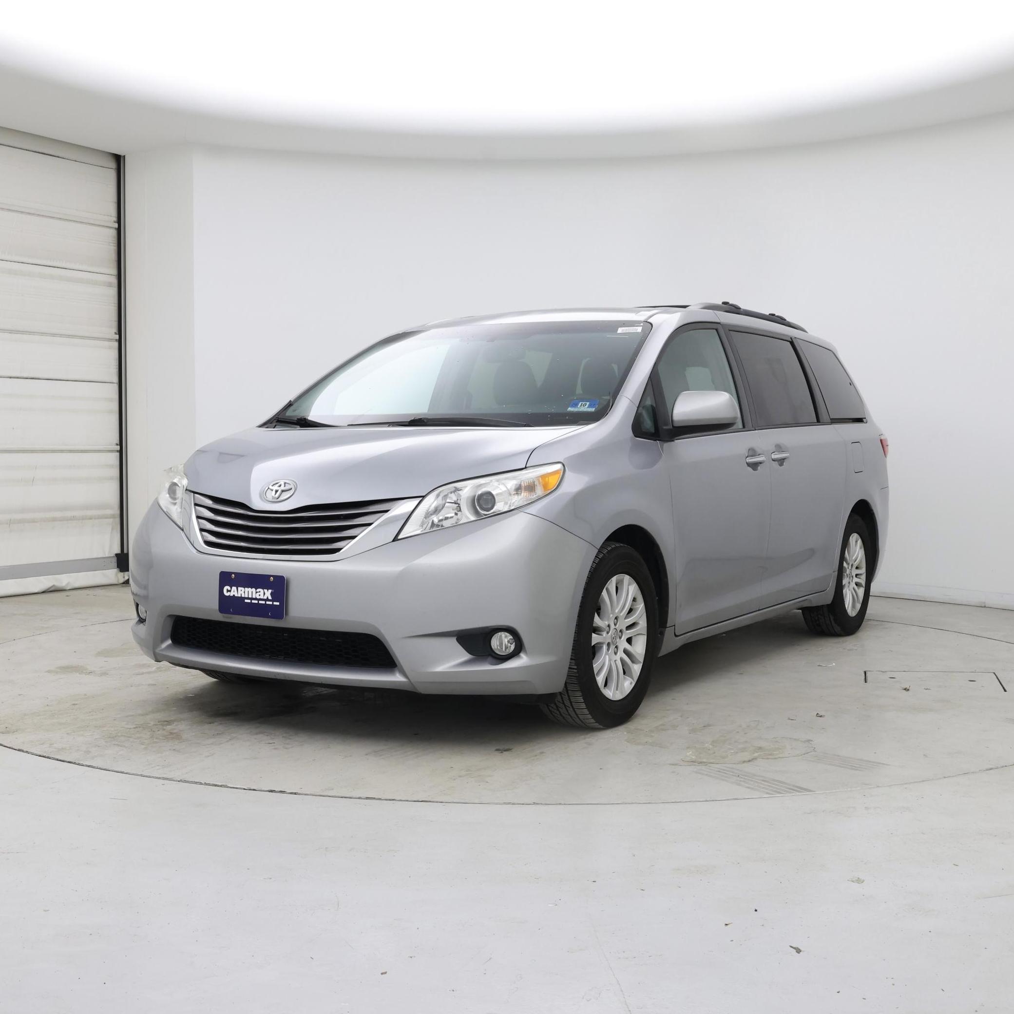Thumbnail: 2015 Toyota Sienna - 4
