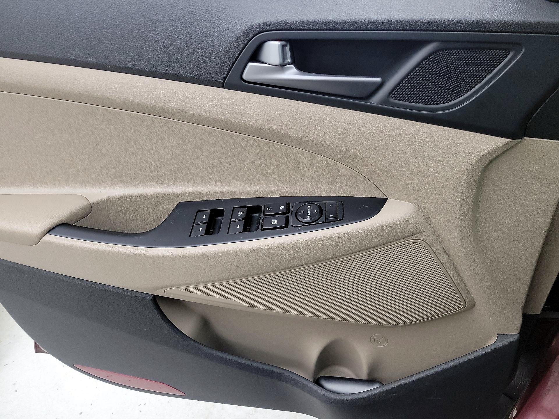 Thumbnail: 2016 Hyundai Tucson - 12