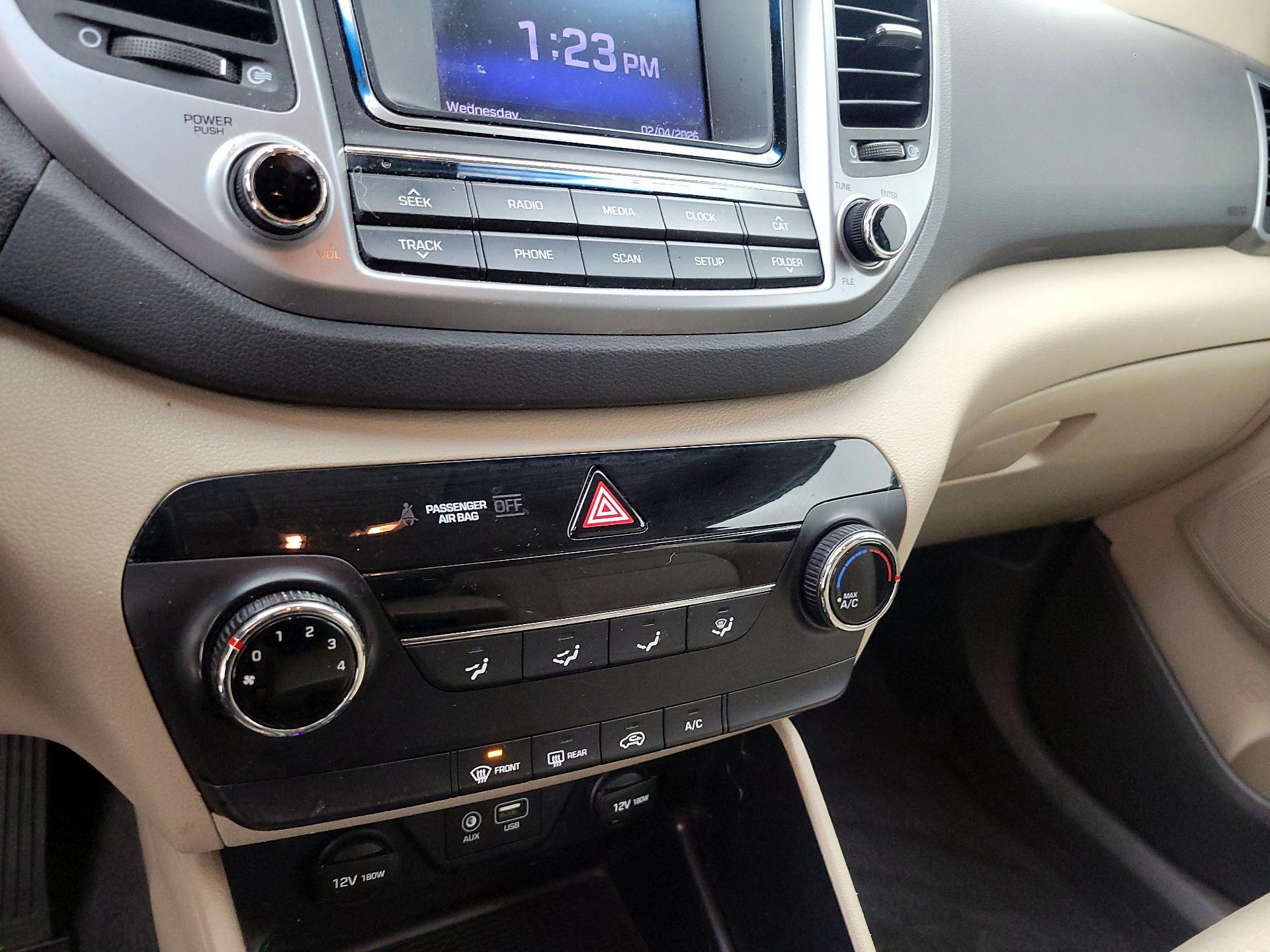 Thumbnail: 2016 Hyundai Tucson - 16