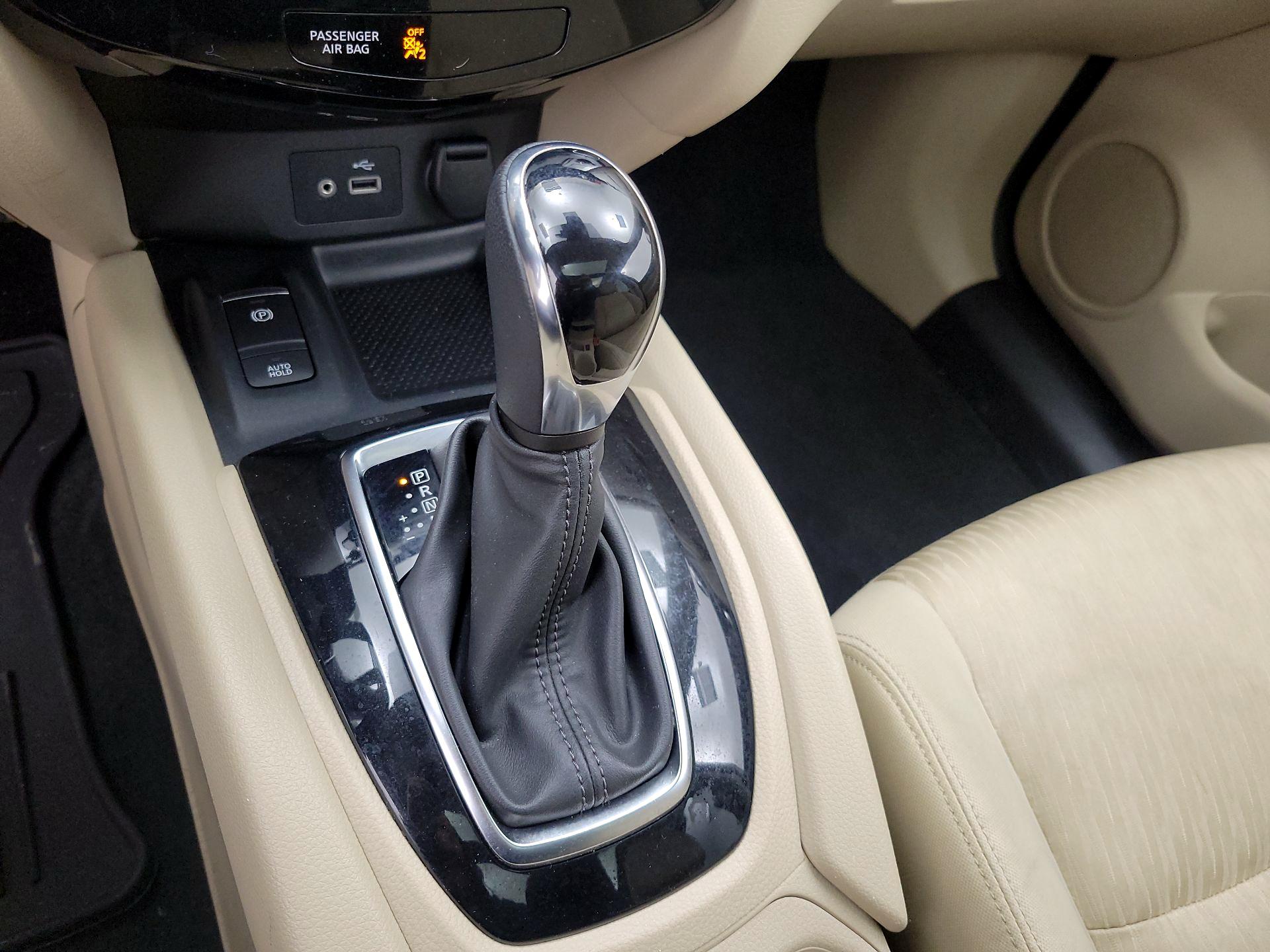 Thumbnail: 2019 Nissan Rogue - 17