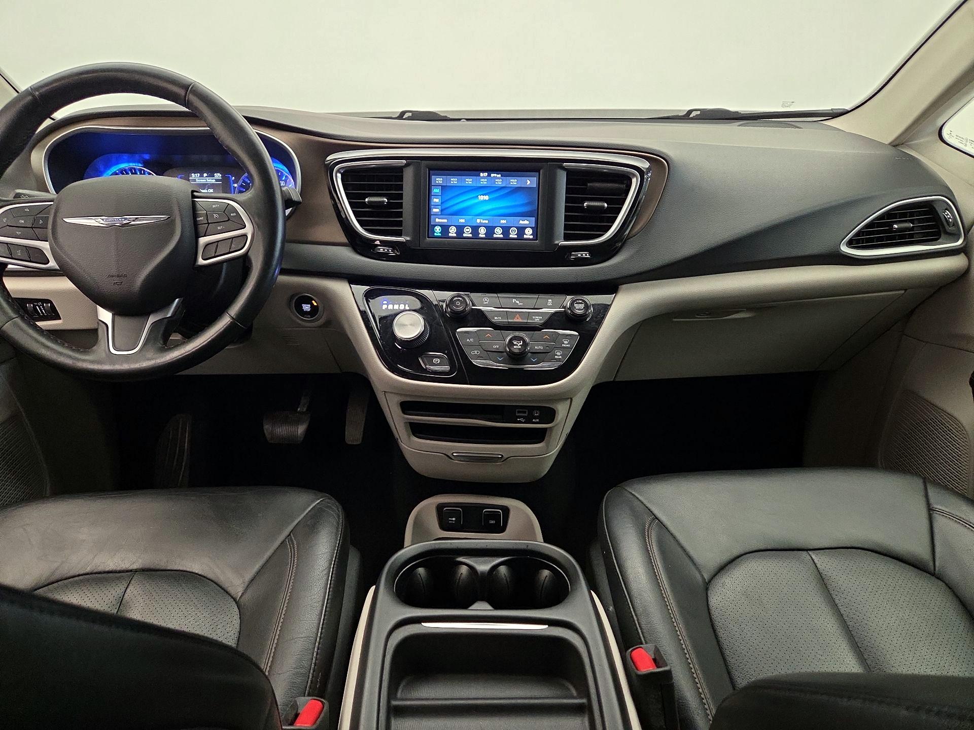 Thumbnail: 2019 Chrysler Pacifica - 9