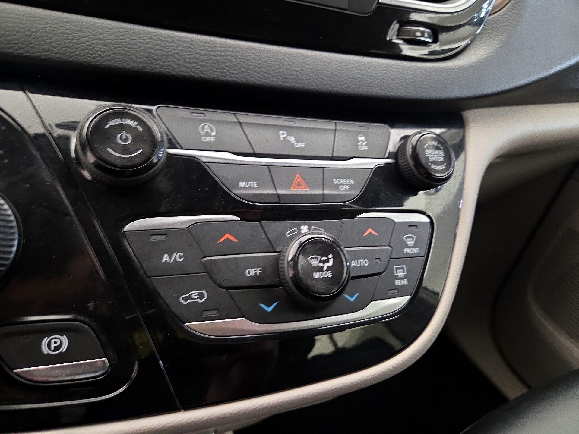 Thumbnail: 2019 Chrysler Pacifica - 16