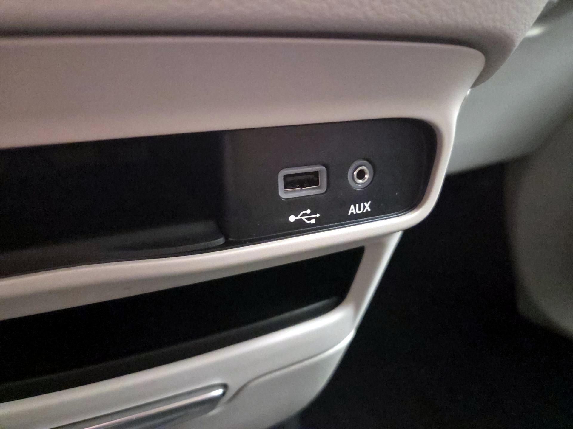 Thumbnail: 2019 Chrysler Pacifica - 18