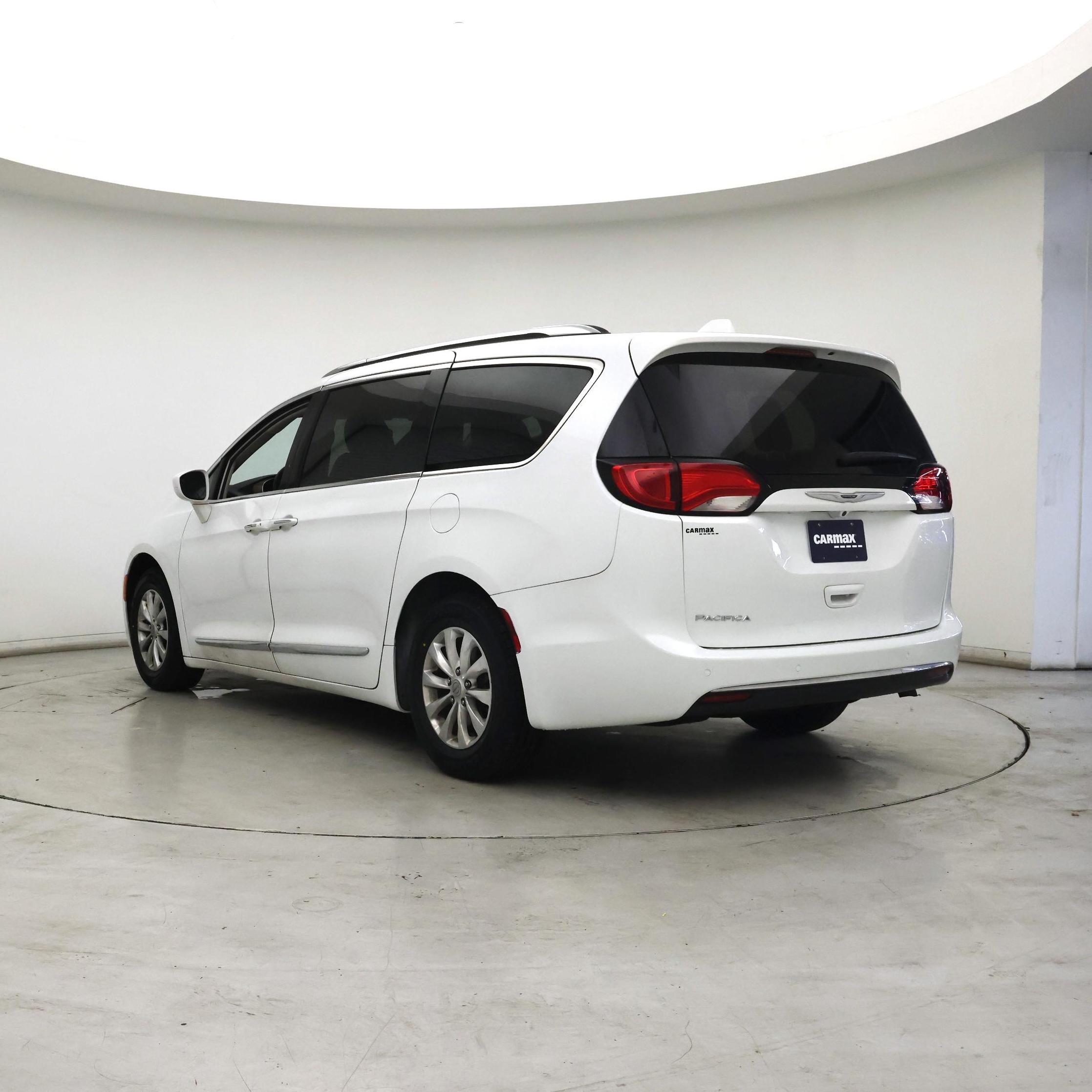 Thumbnail: 2019 Chrysler Pacifica - 2