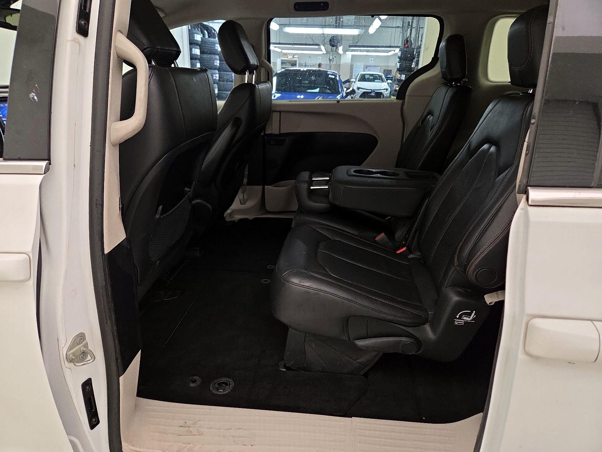 Thumbnail: 2019 Chrysler Pacifica - 19