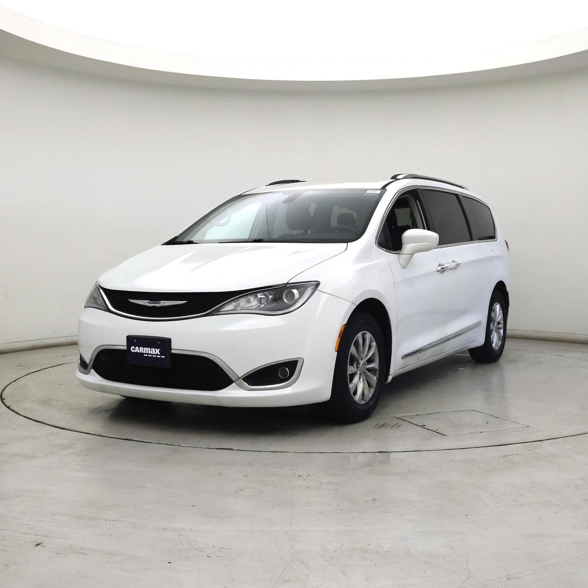 Thumbnail: 2019 Chrysler Pacifica - 4