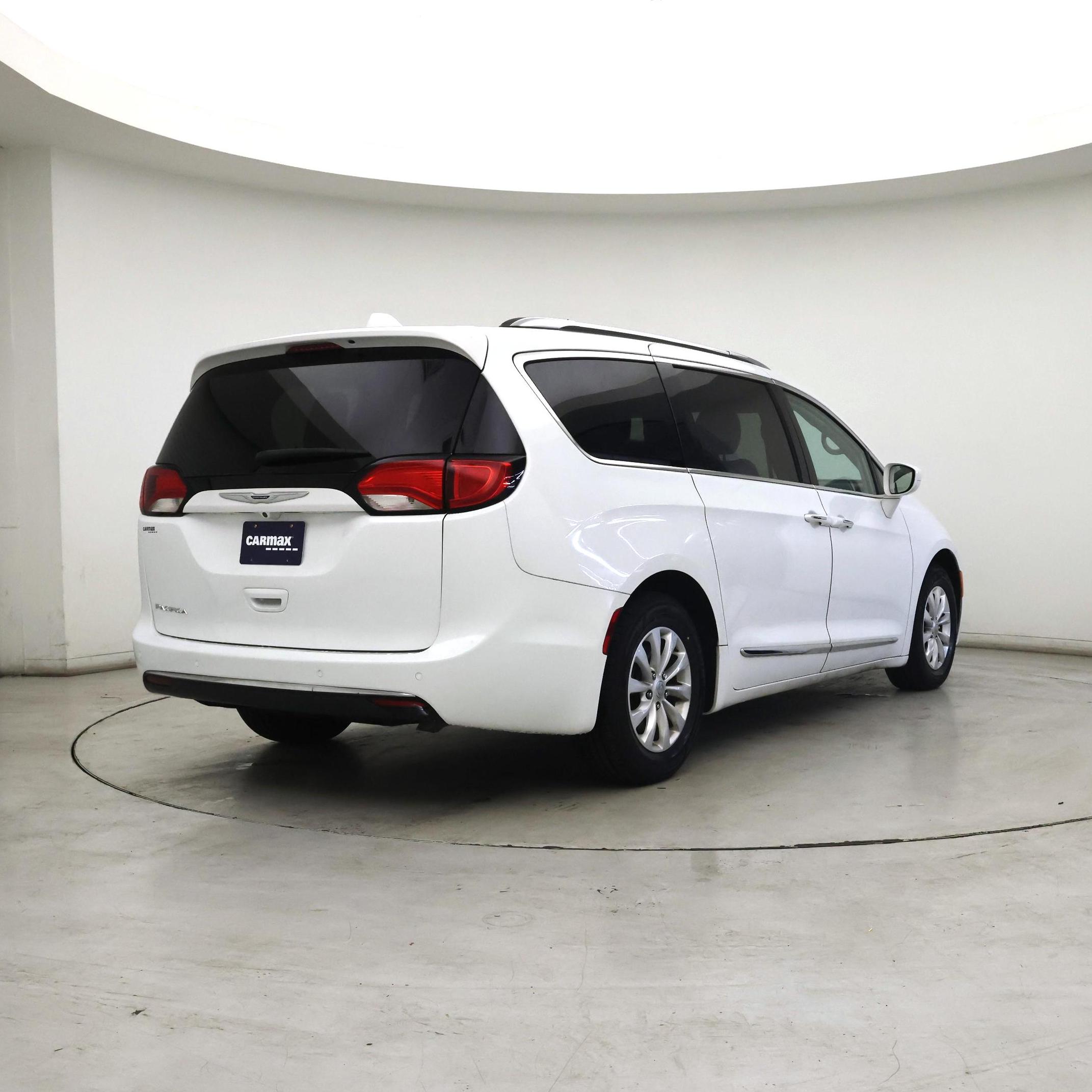 Thumbnail: 2019 Chrysler Pacifica - 8