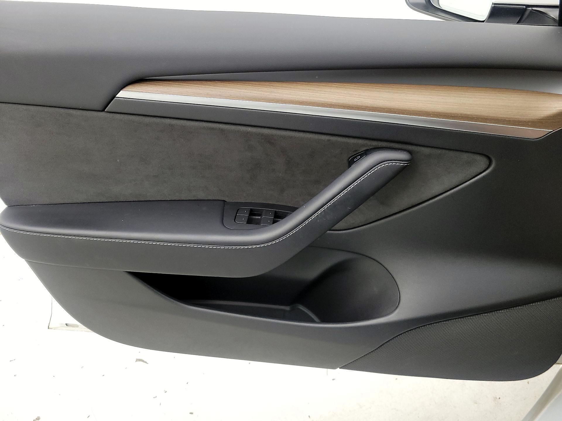 Thumbnail: 2022 Tesla Model 3 - 12