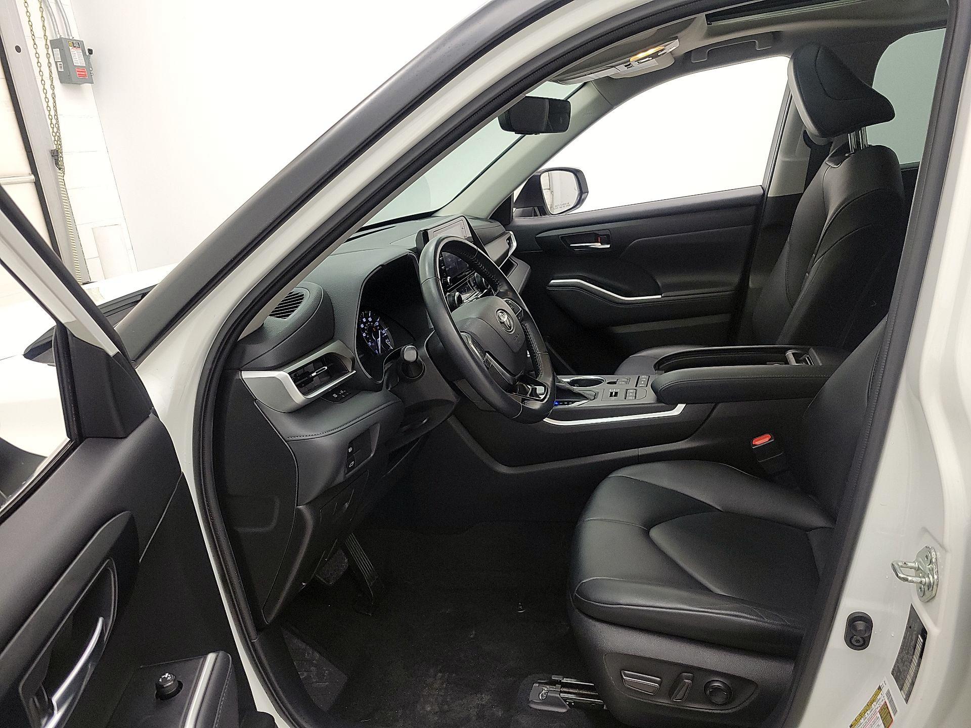 Thumbnail: 2021 Toyota Highlander - 11