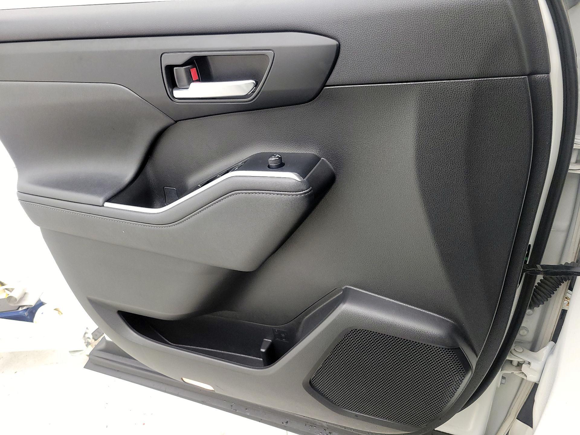 Thumbnail: 2021 Toyota Highlander - 12