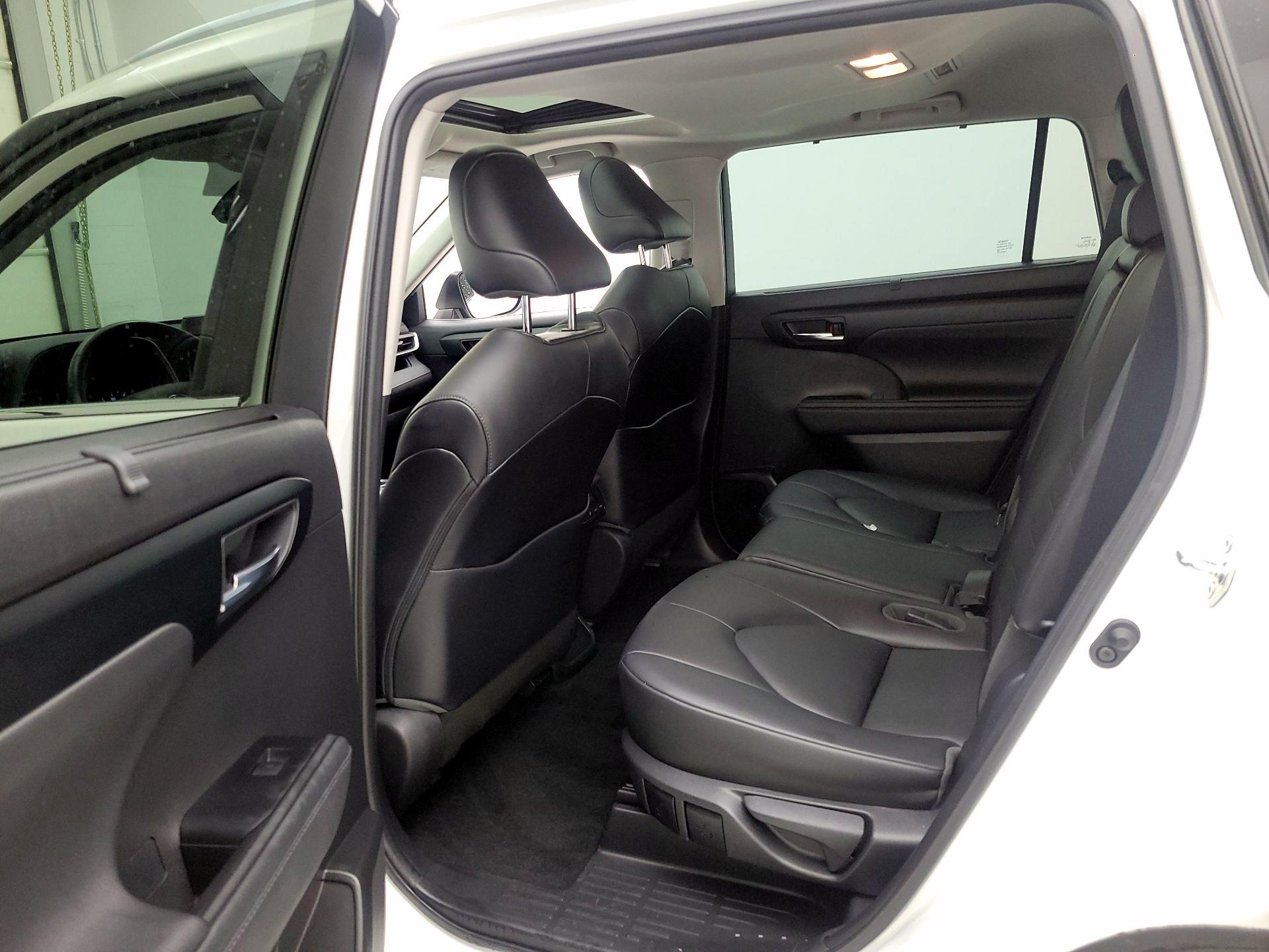 Thumbnail: 2021 Toyota Highlander - 20