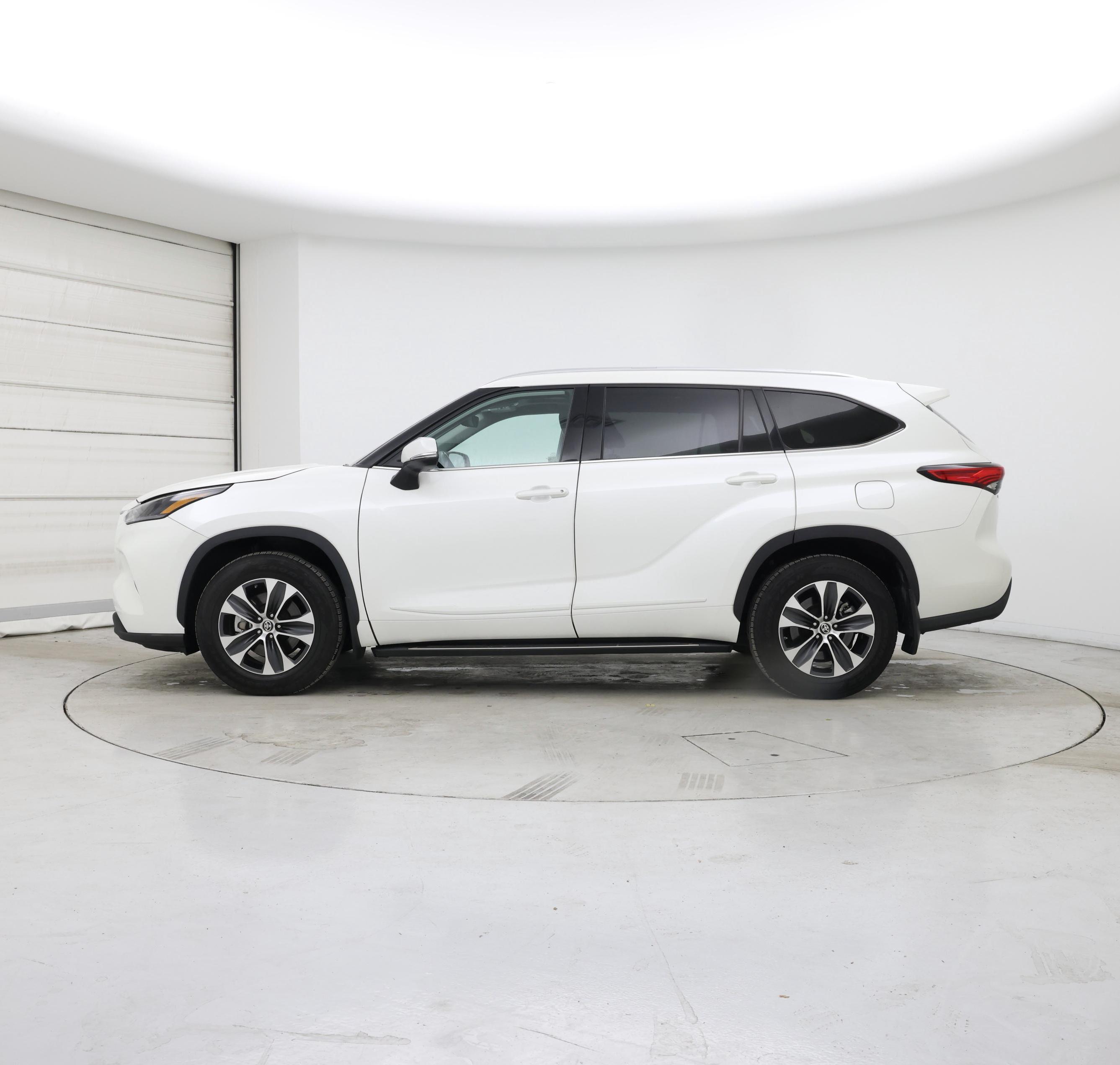 Thumbnail: 2021 Toyota Highlander - 3