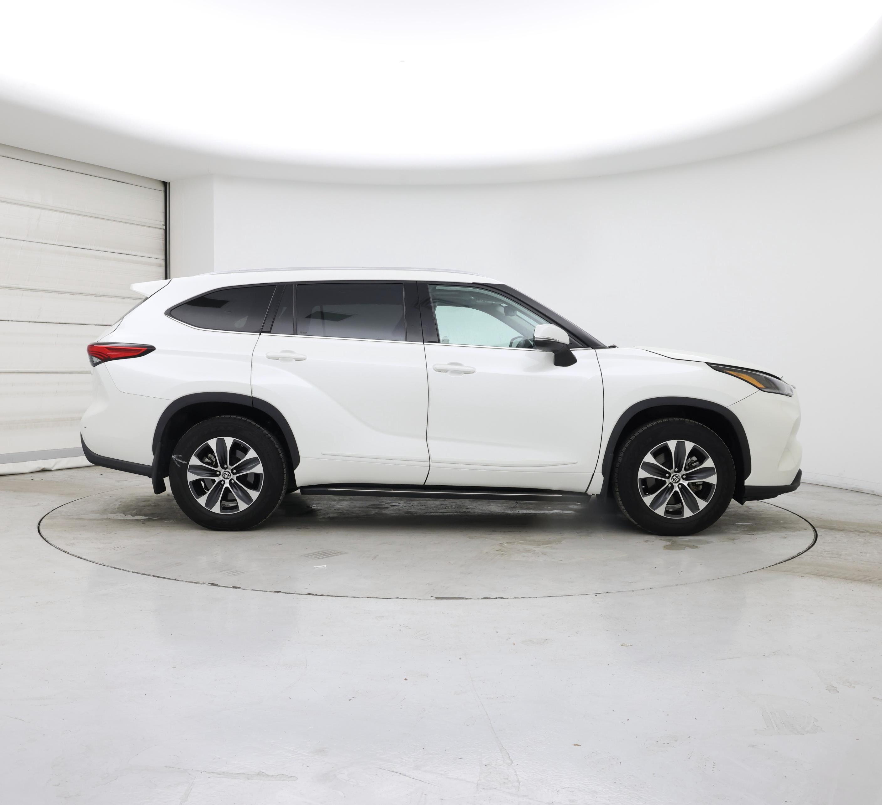 Thumbnail: 2021 Toyota Highlander - 7