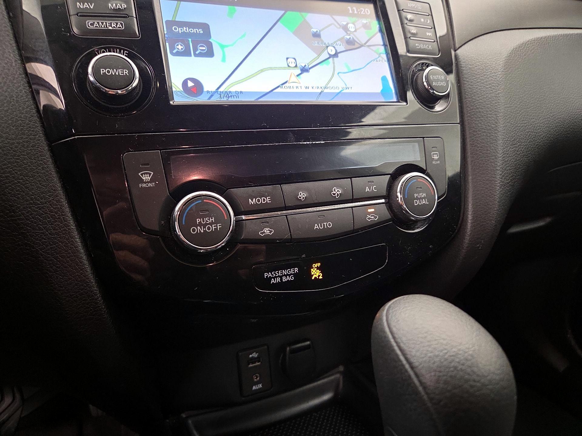 Thumbnail: 2015 Nissan Rogue - 16