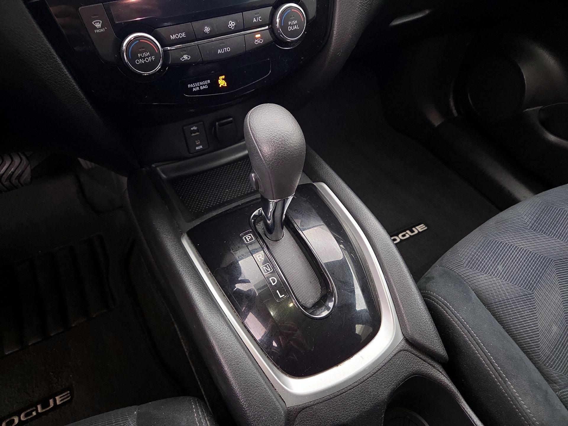 Thumbnail: 2015 Nissan Rogue - 17