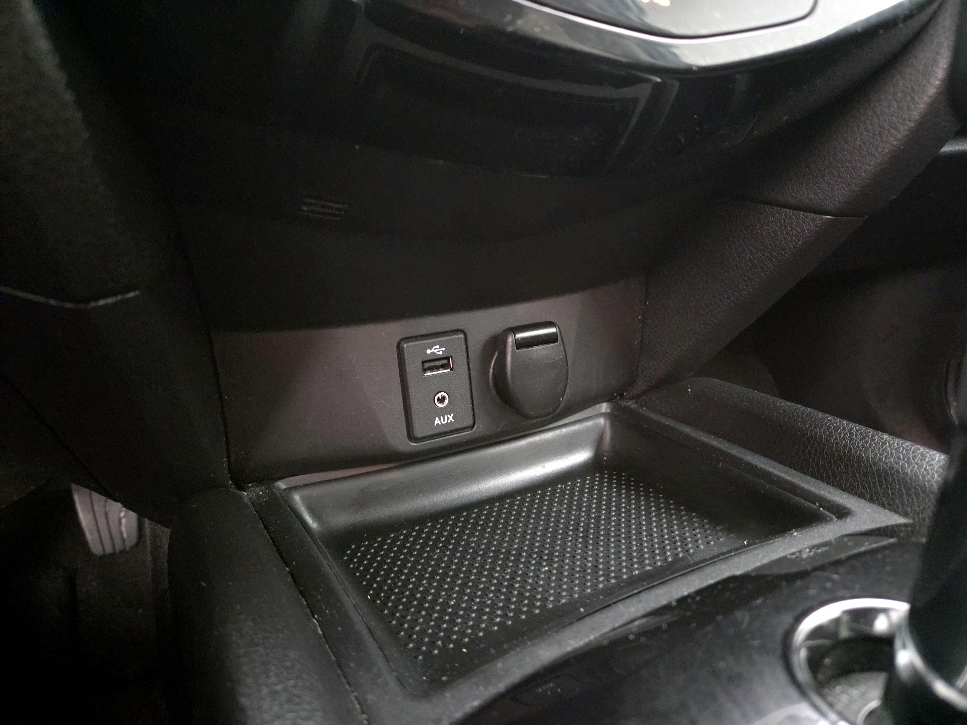 Thumbnail: 2015 Nissan Rogue - 18