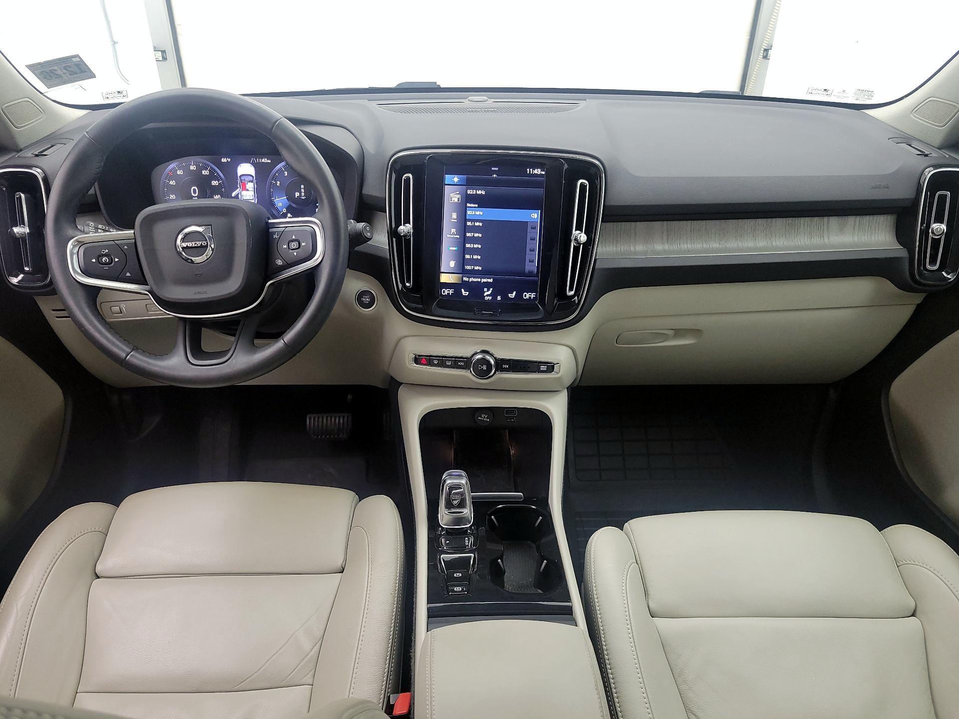 Thumbnail: 2022 Volvo XC40 - 9