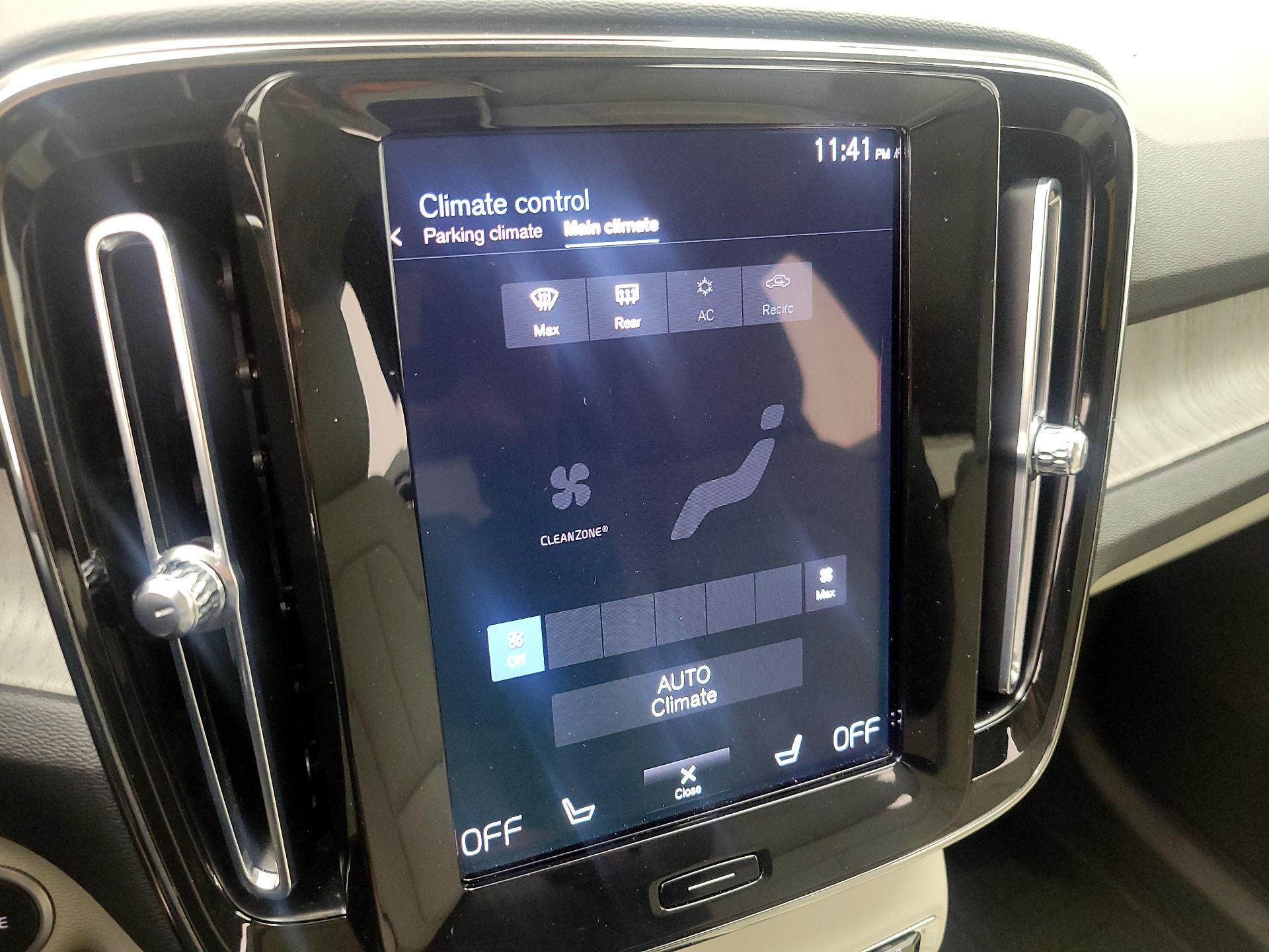 Thumbnail: 2022 Volvo XC40 - 16