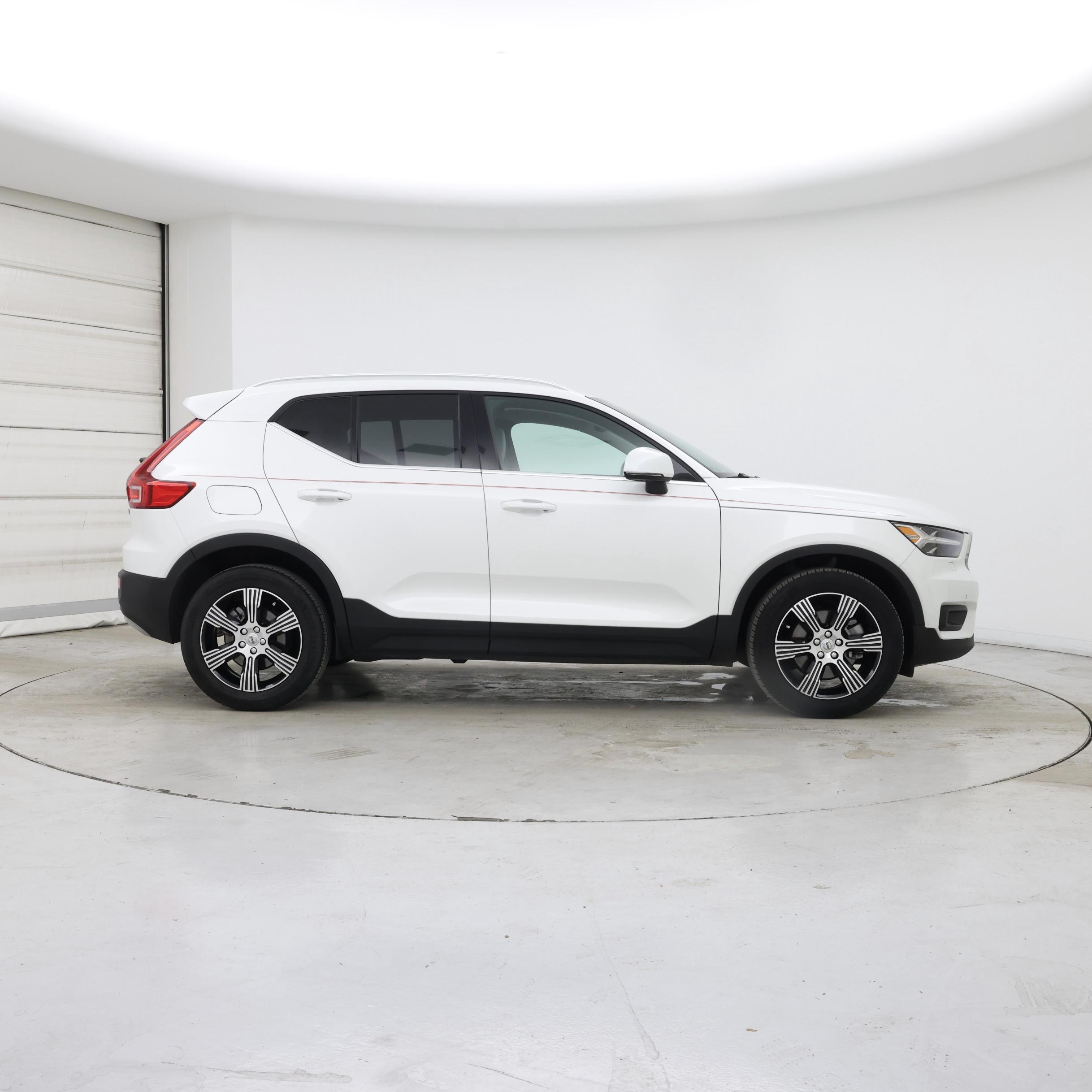Thumbnail: 2022 Volvo XC40 - 7