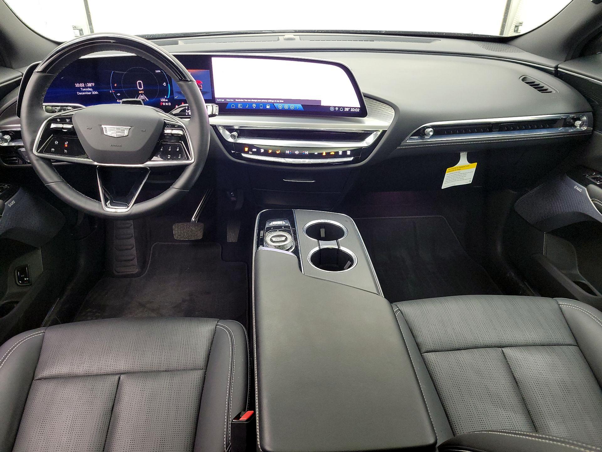 Thumbnail: 2024 Cadillac Lyriq - 9