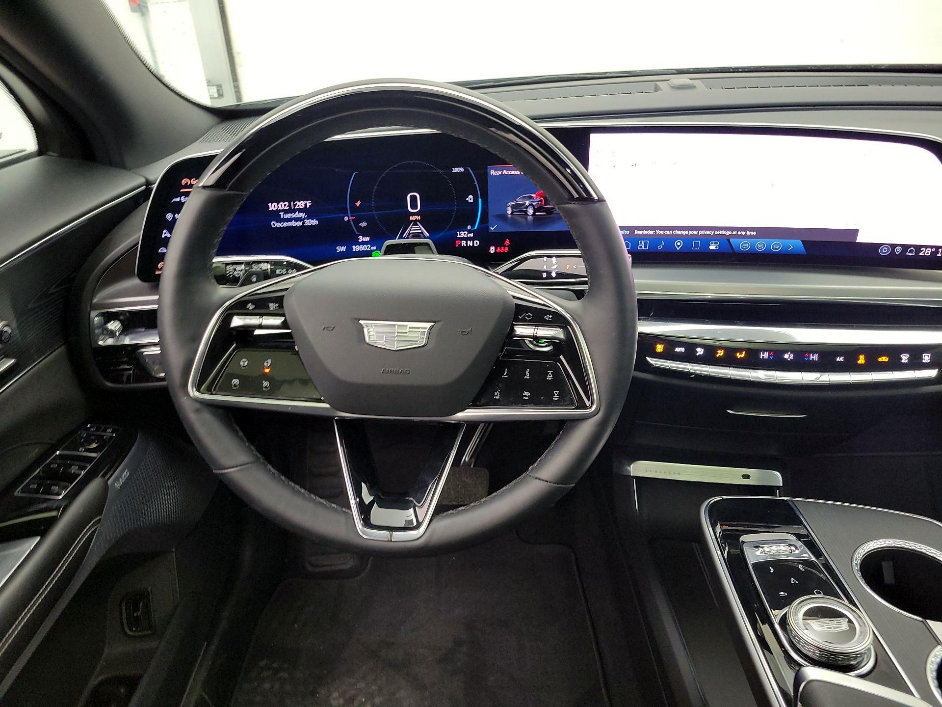 Thumbnail: 2024 Cadillac Lyriq - 10