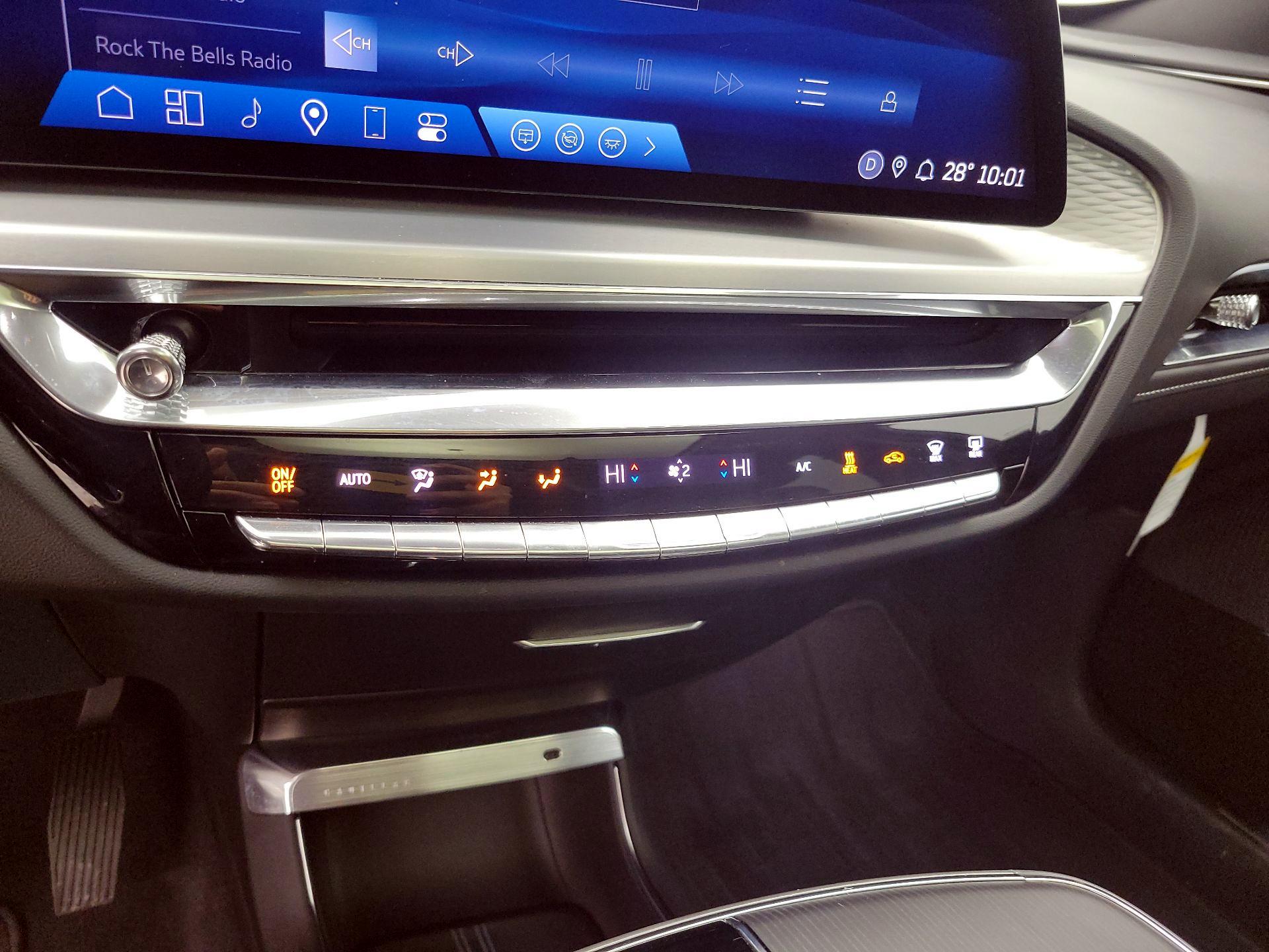 Thumbnail: 2024 Cadillac Lyriq - 17