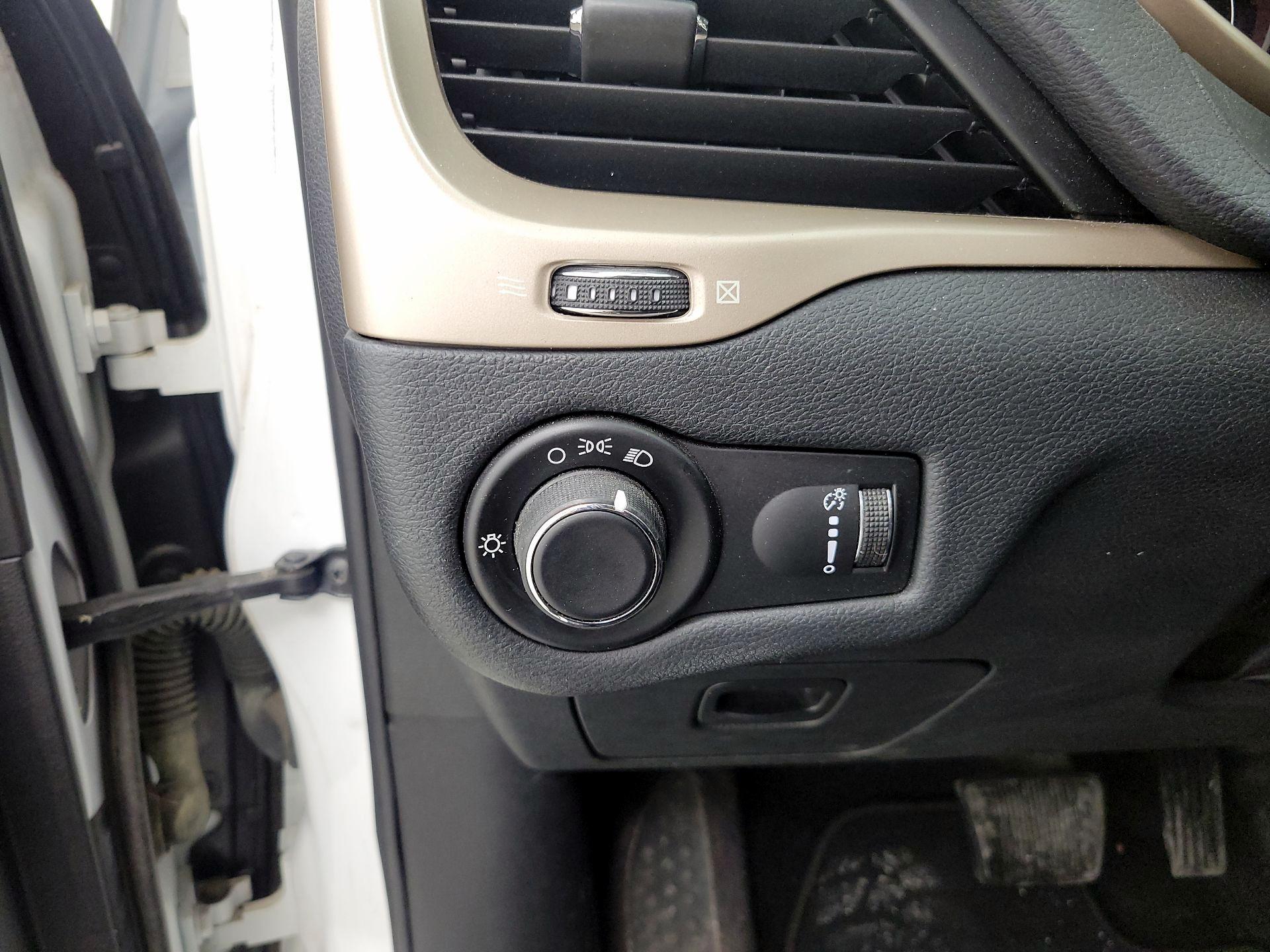 Thumbnail: 2017 Jeep Cherokee - 13