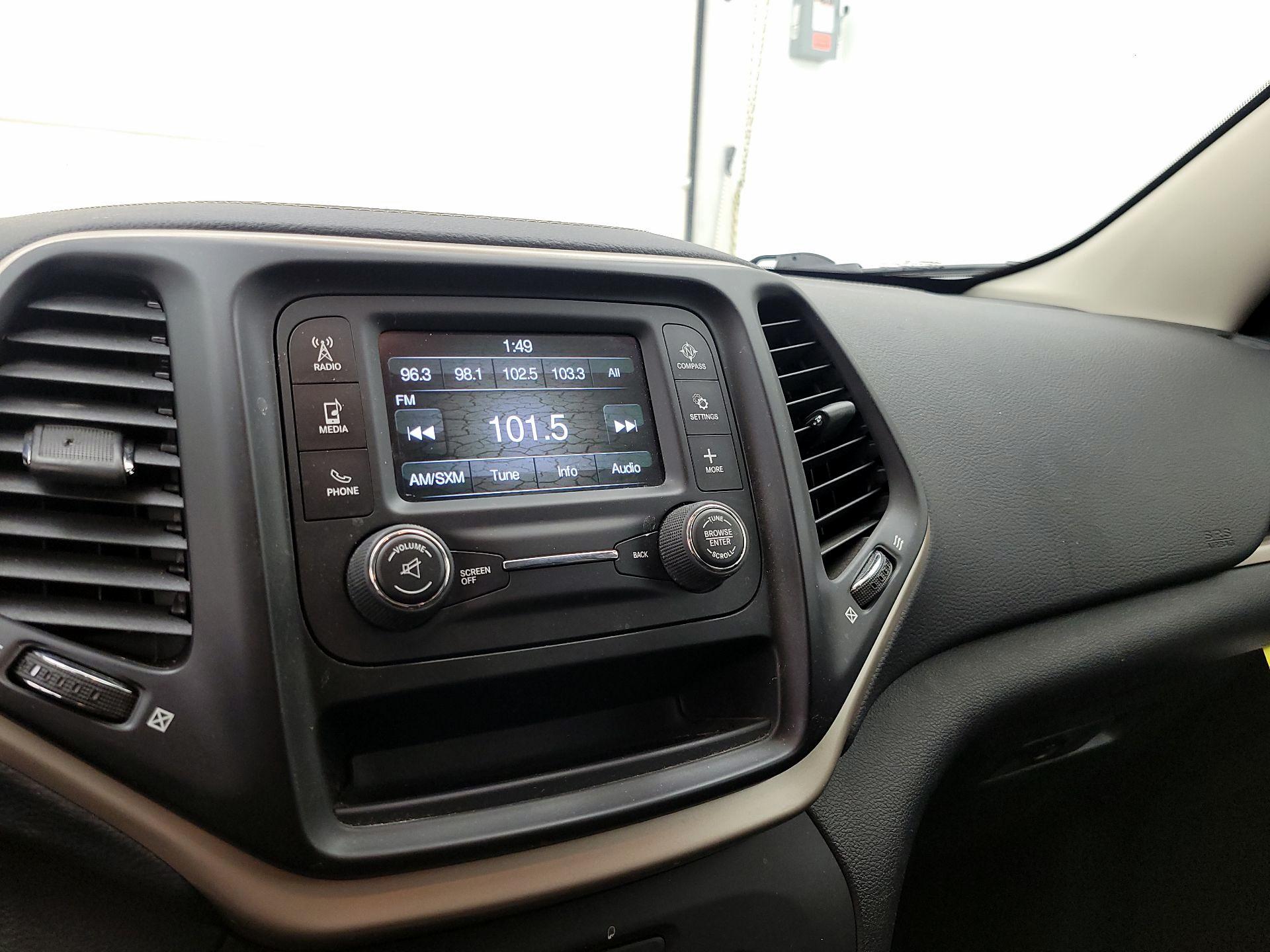 Thumbnail: 2017 Jeep Cherokee - 15