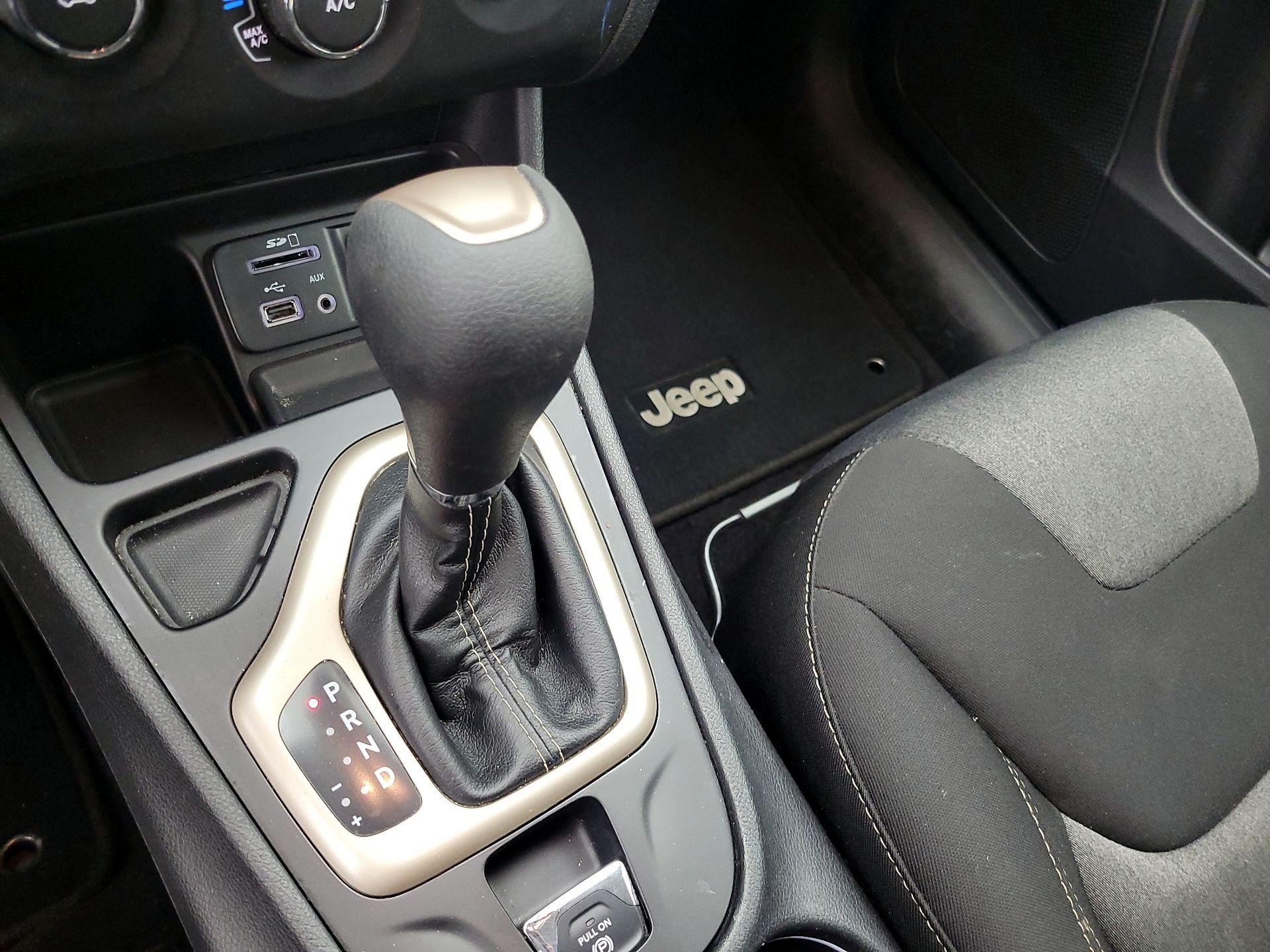 Thumbnail: 2017 Jeep Cherokee - 17