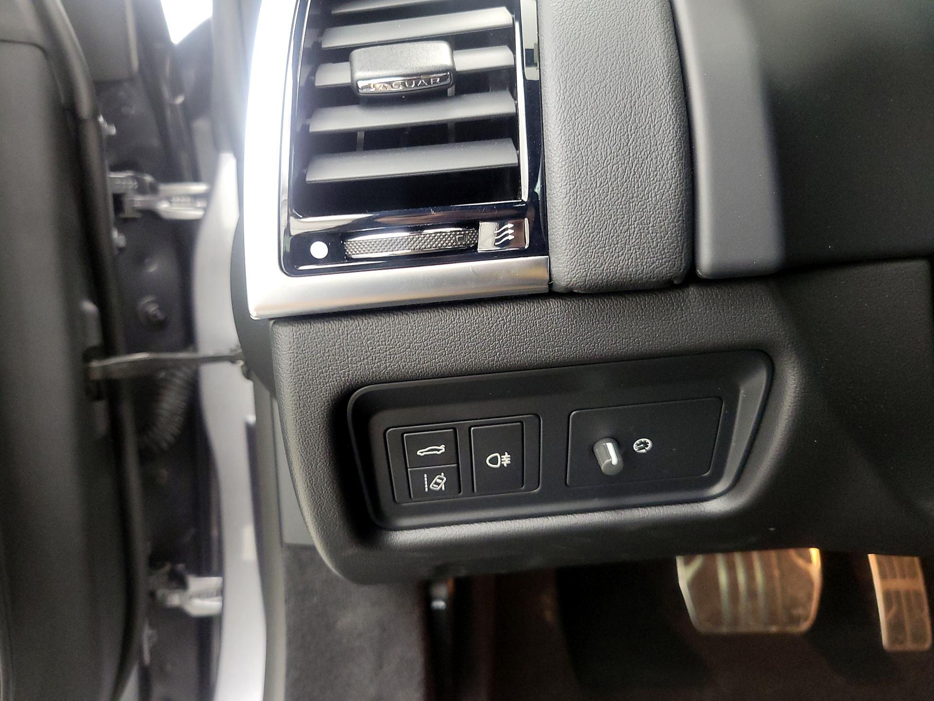 Thumbnail: 2024 Jaguar F-Type - 13