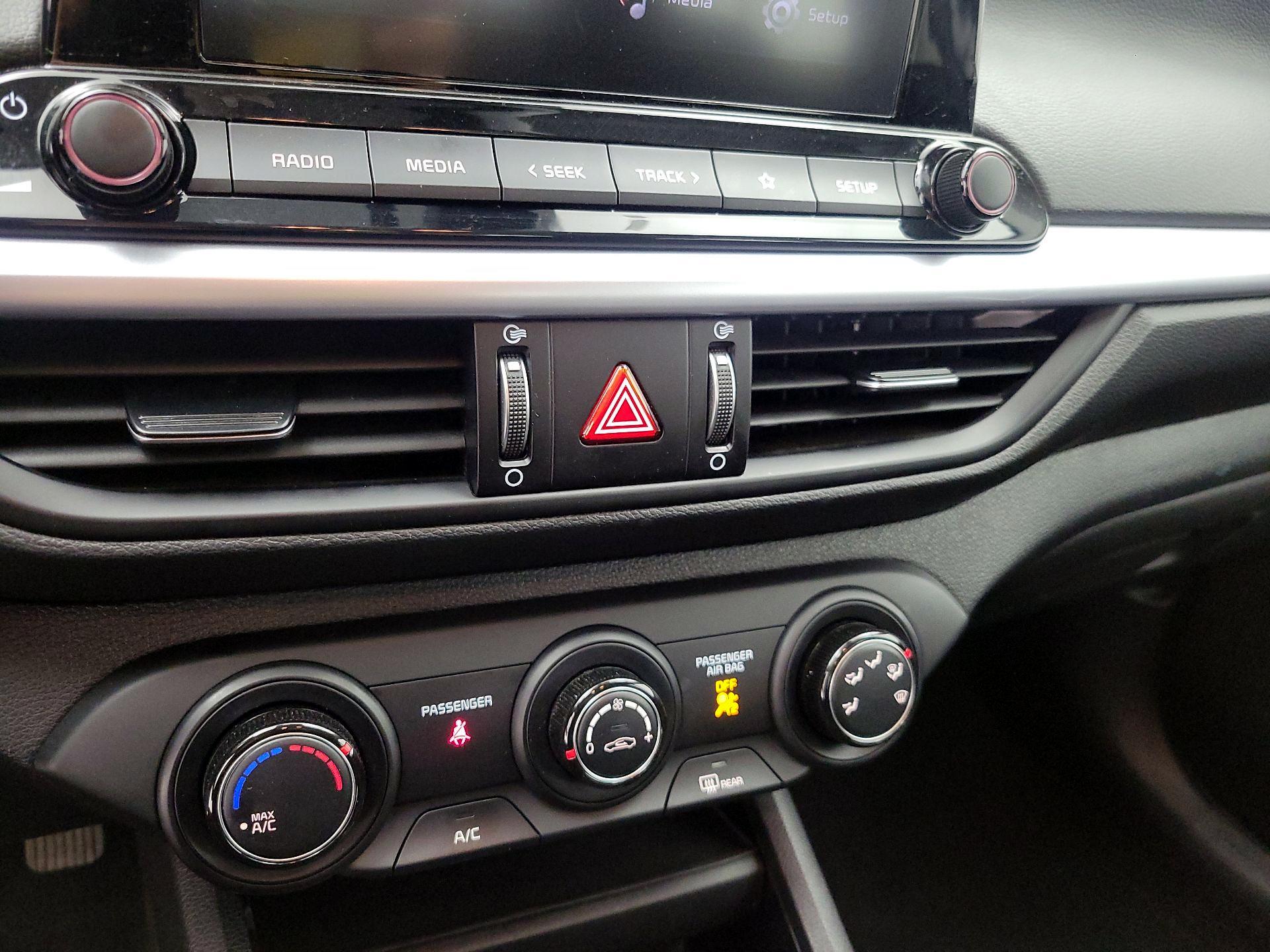 Thumbnail: 2024 Kia Forte - 16