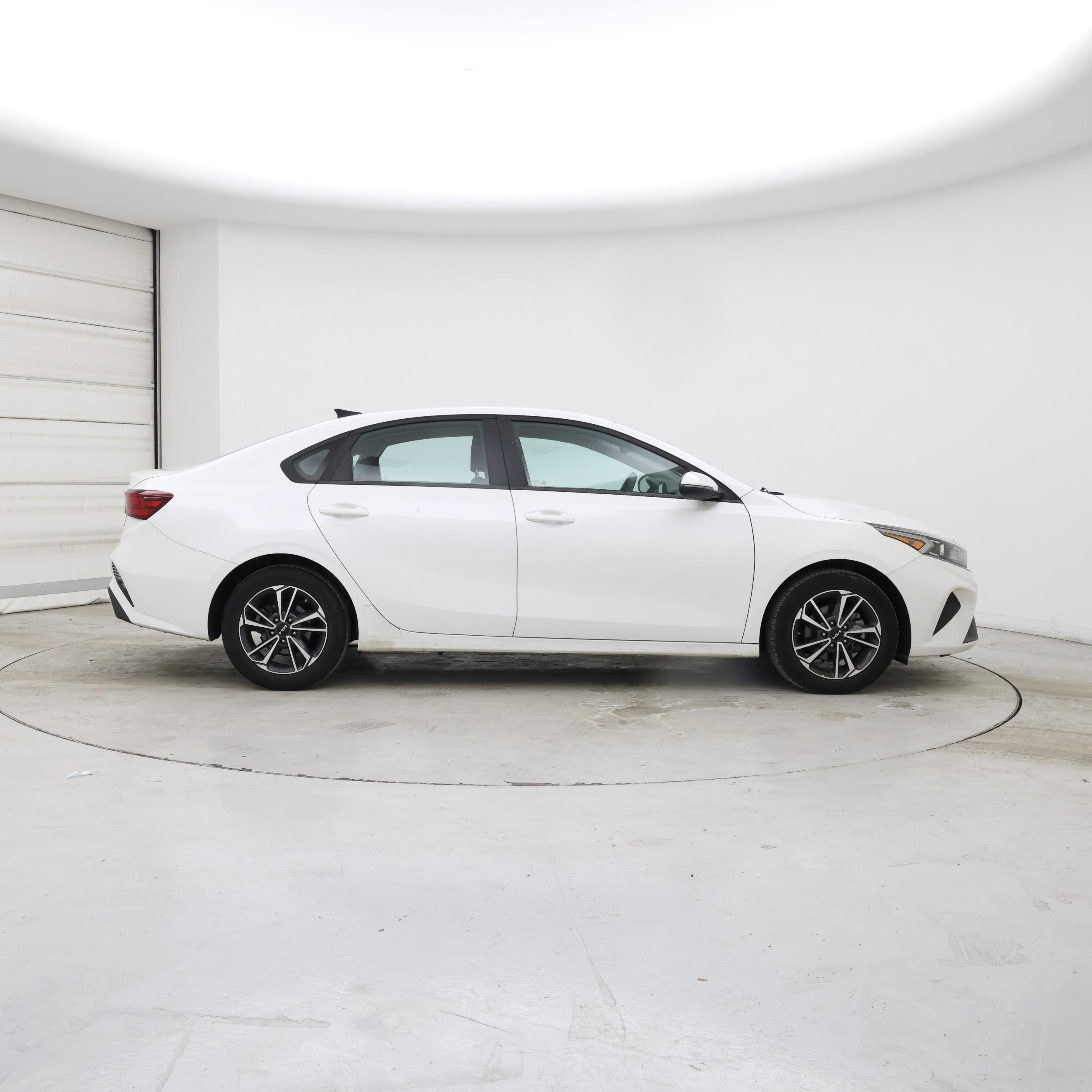 Thumbnail: 2024 Kia Forte - 7