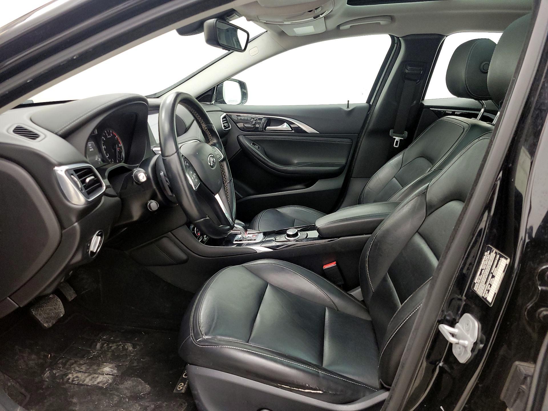 Thumbnail: 2018 INFINITI QX30 - 11