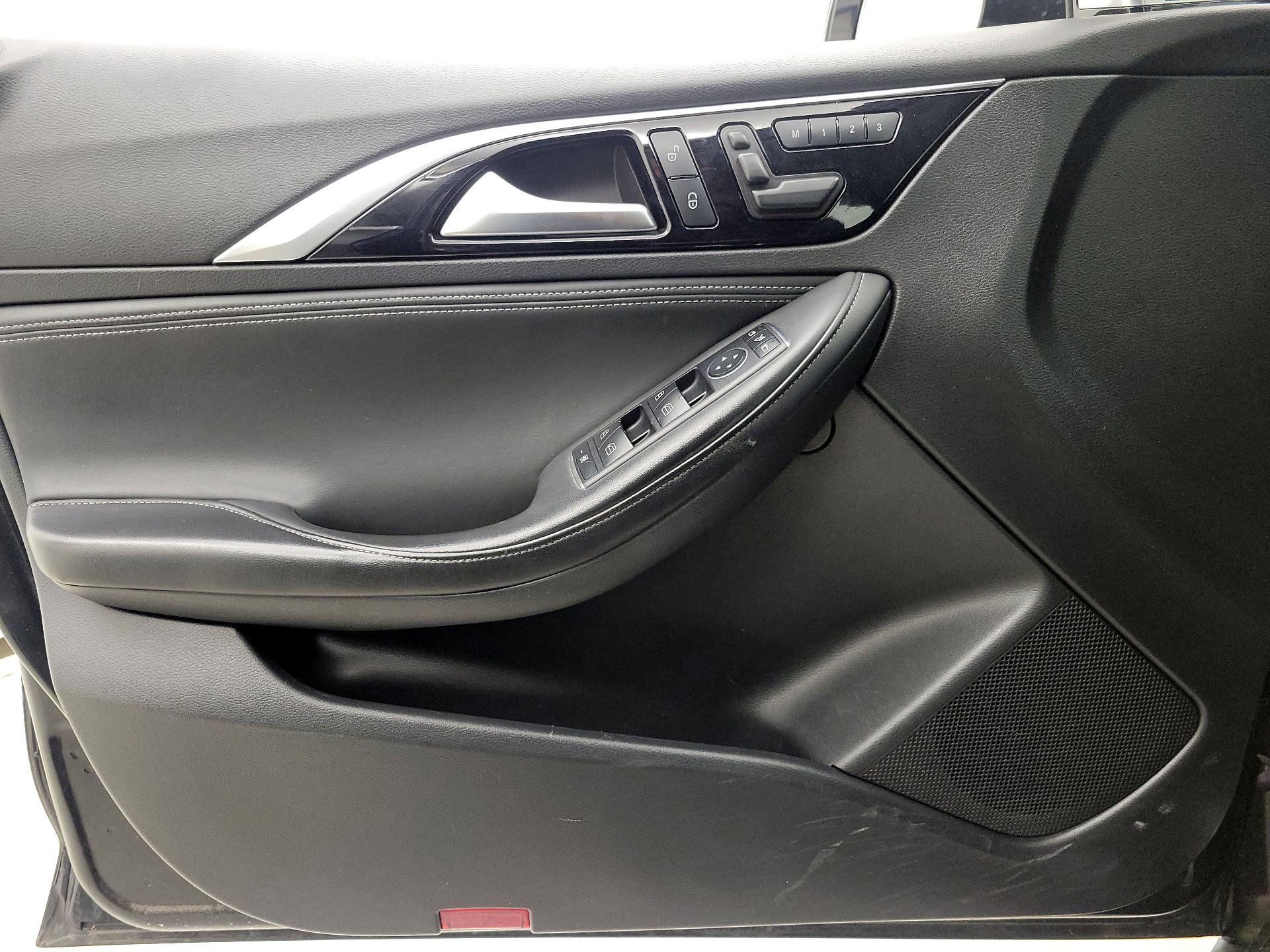 Thumbnail: 2018 INFINITI QX30 - 12