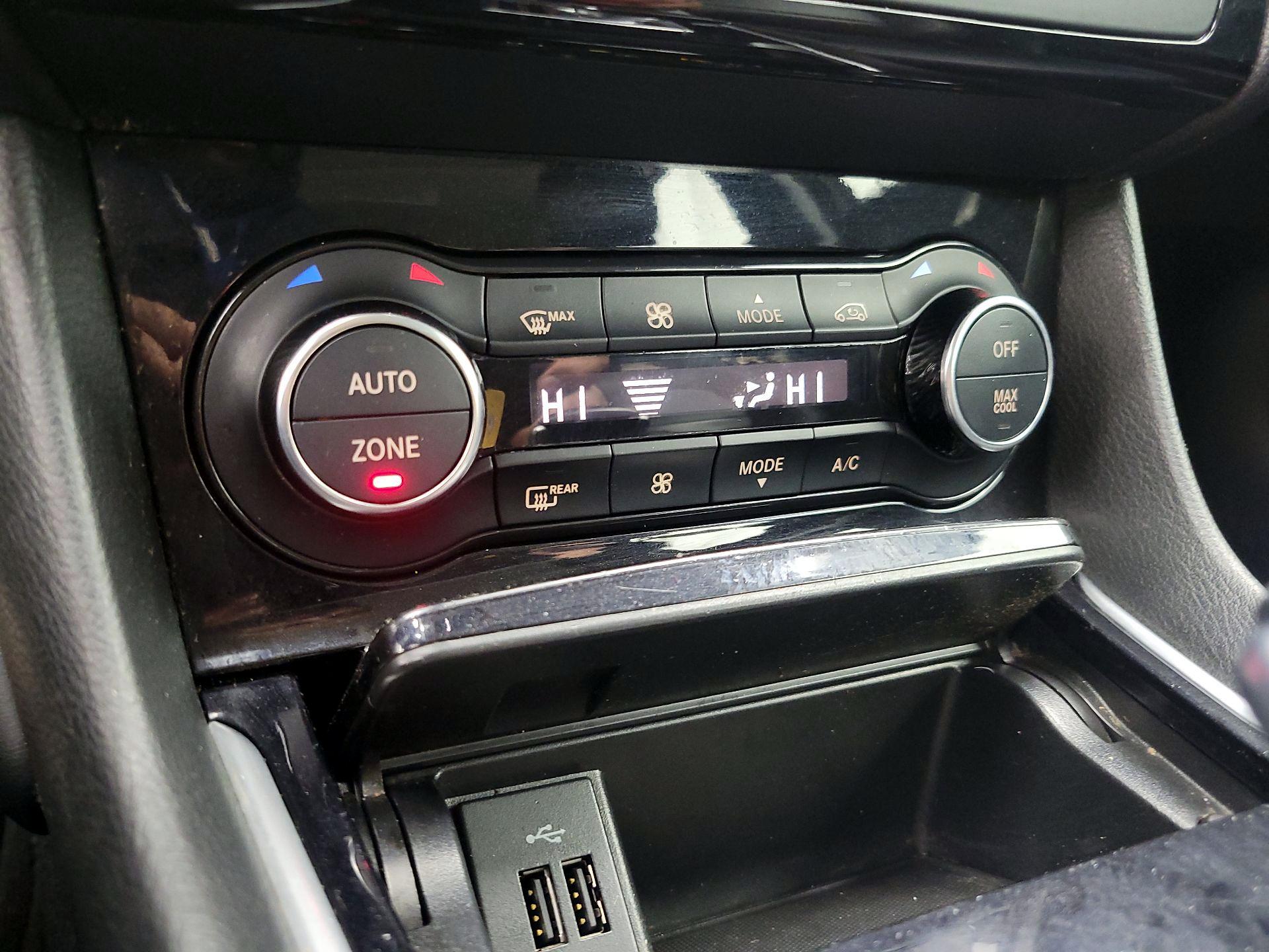 Thumbnail: 2018 INFINITI QX30 - 17