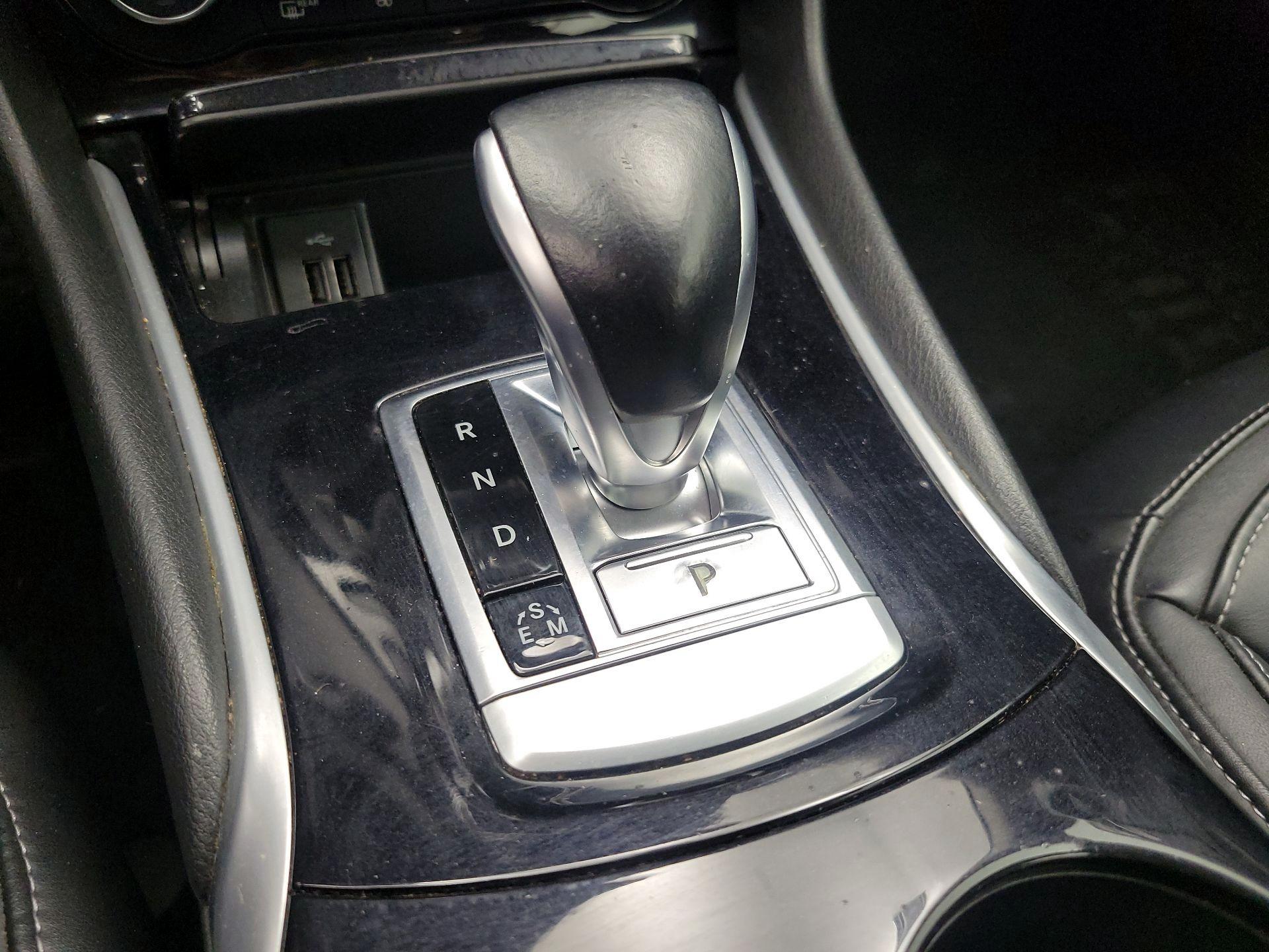 Thumbnail: 2018 INFINITI QX30 - 18