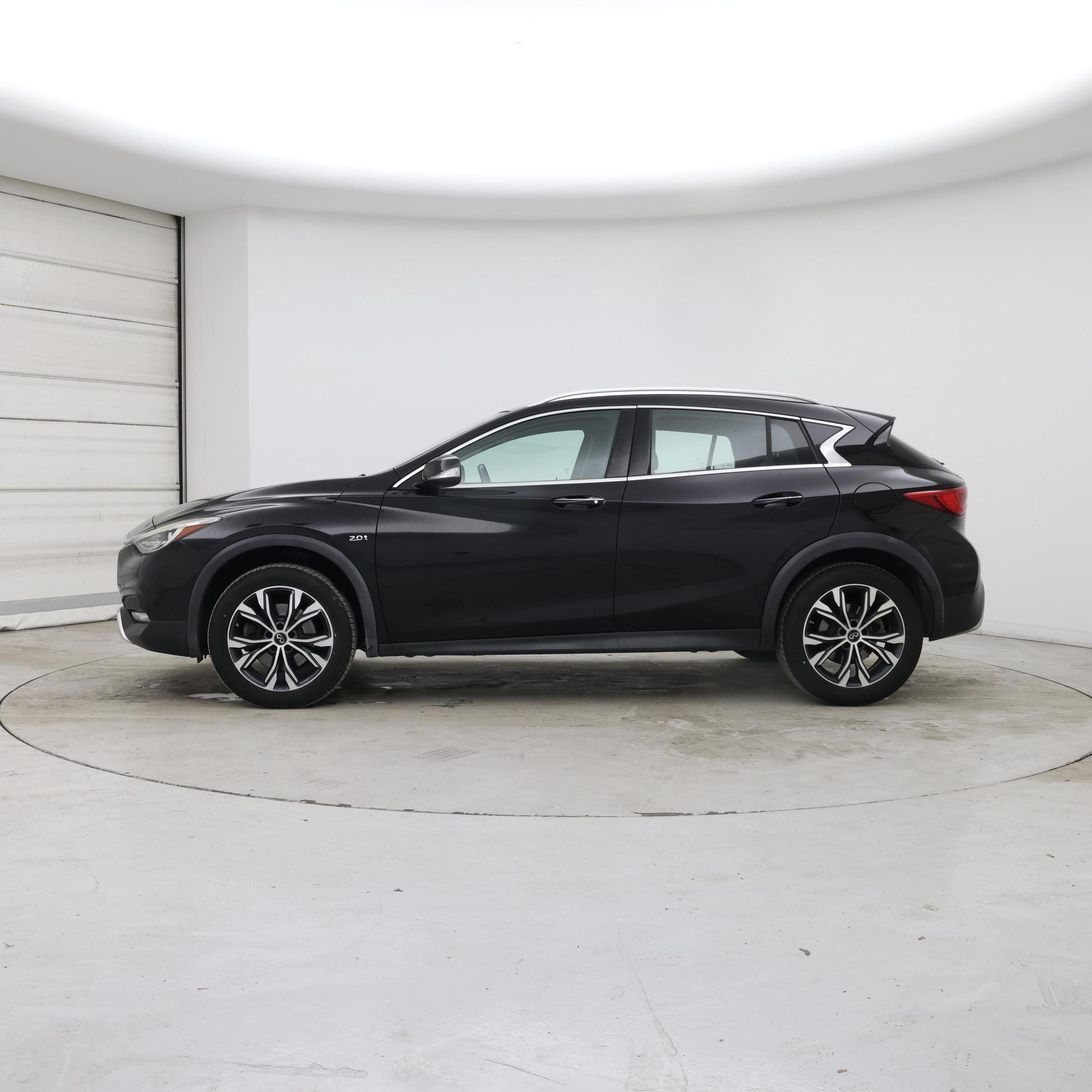Thumbnail: 2018 INFINITI QX30 - 3