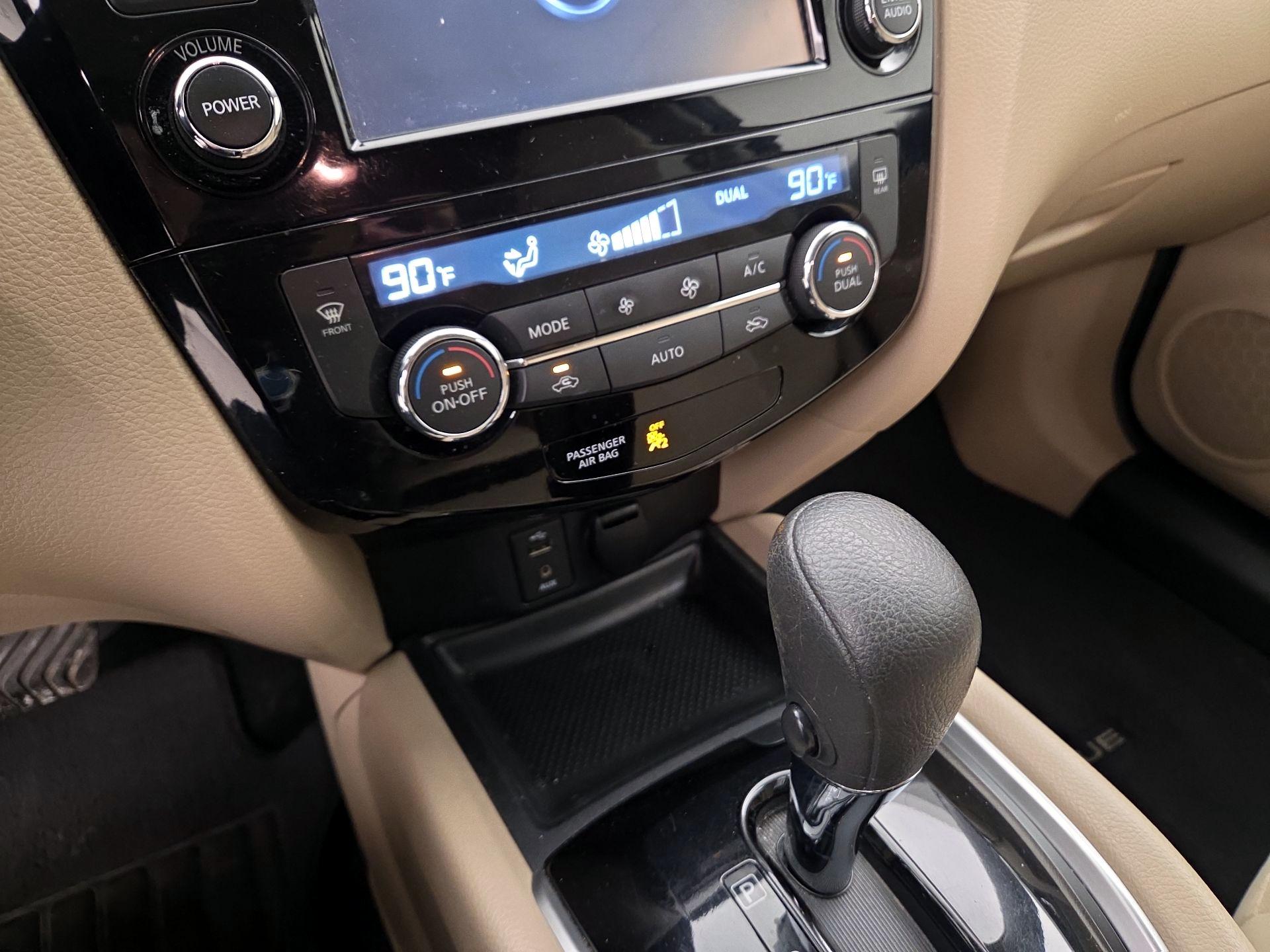 Thumbnail: 2016 Nissan Rogue - 15